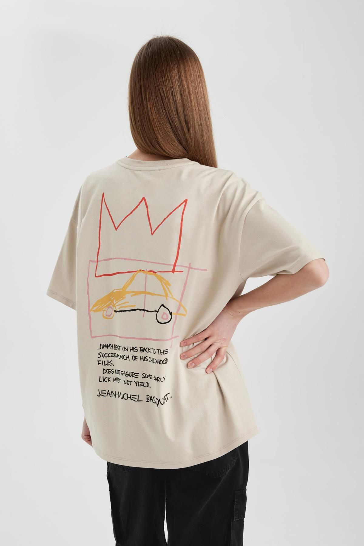Defacto Unisex Jean Michel Basquiat Oversize Fit Bisiklet Yaka Sırt Baskılı Kısa Kollu Tişört C3567ax24sm