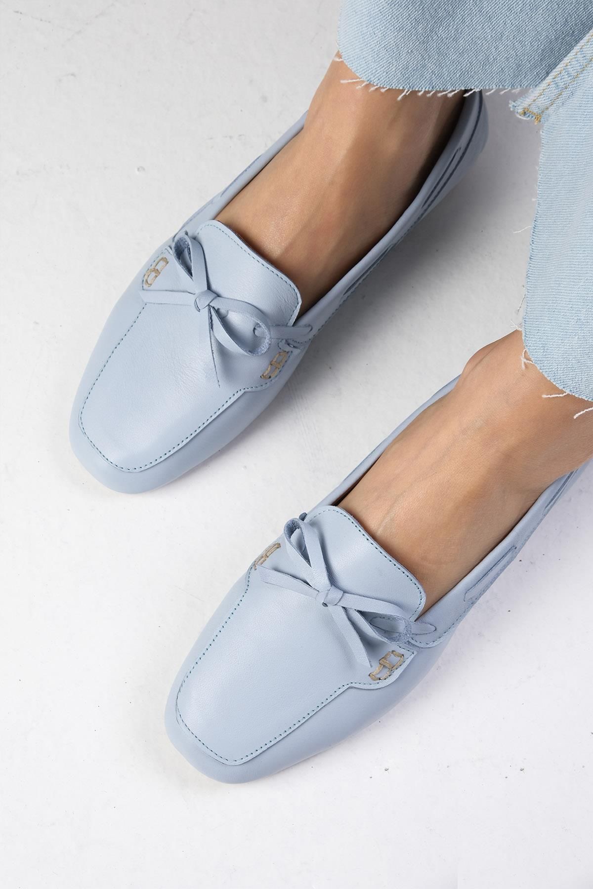 Mio Gusto Isla Hakiki Deri Bebe Mavi Renk Fiyonk Aksesuarlı Küt Burunlu Kadın Loafer Ayakkabı