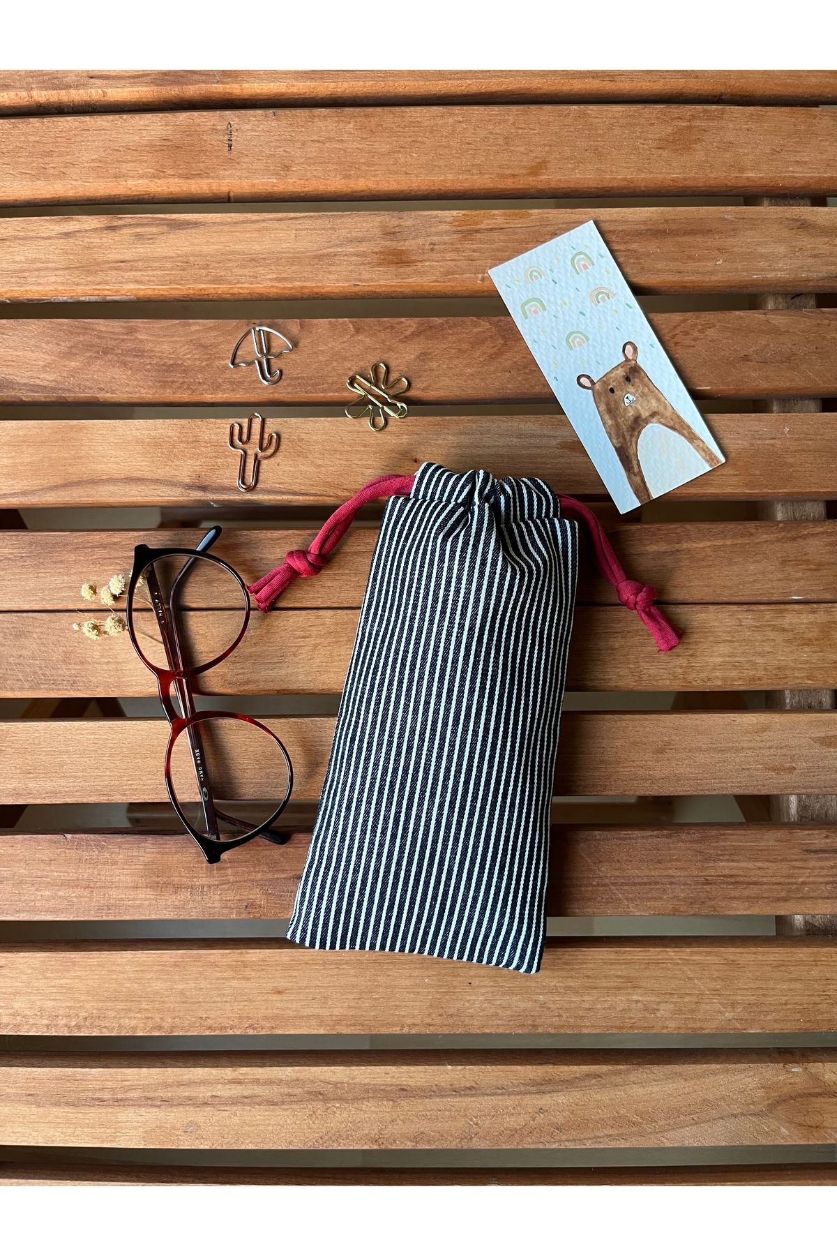 Çilek Kızın Dükkanı Gözlük Telefon Kılıfı Çizgili Kot Kumaş