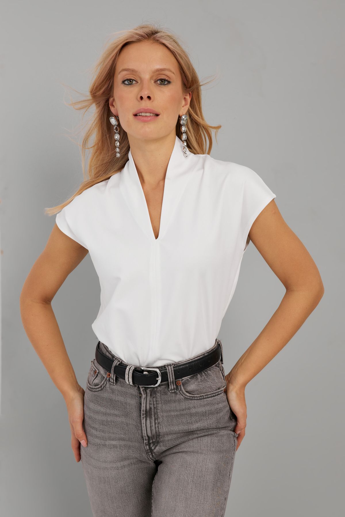 Cool & Sexy Kadın Beyaz V Yaka Bluz EY2742