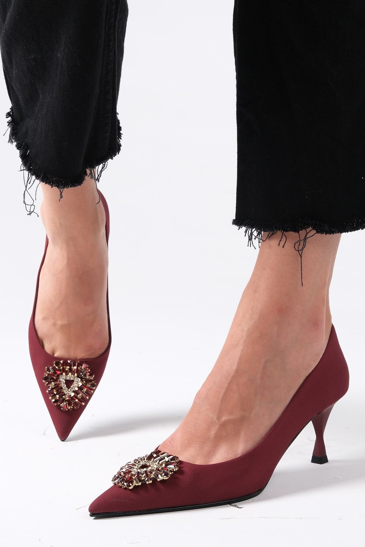 Mio Gusto Alexandra Bordo Renk Kristal Taşlı Mat Saten Kumaş Kadın Abiye Stiletto Ayakkabı