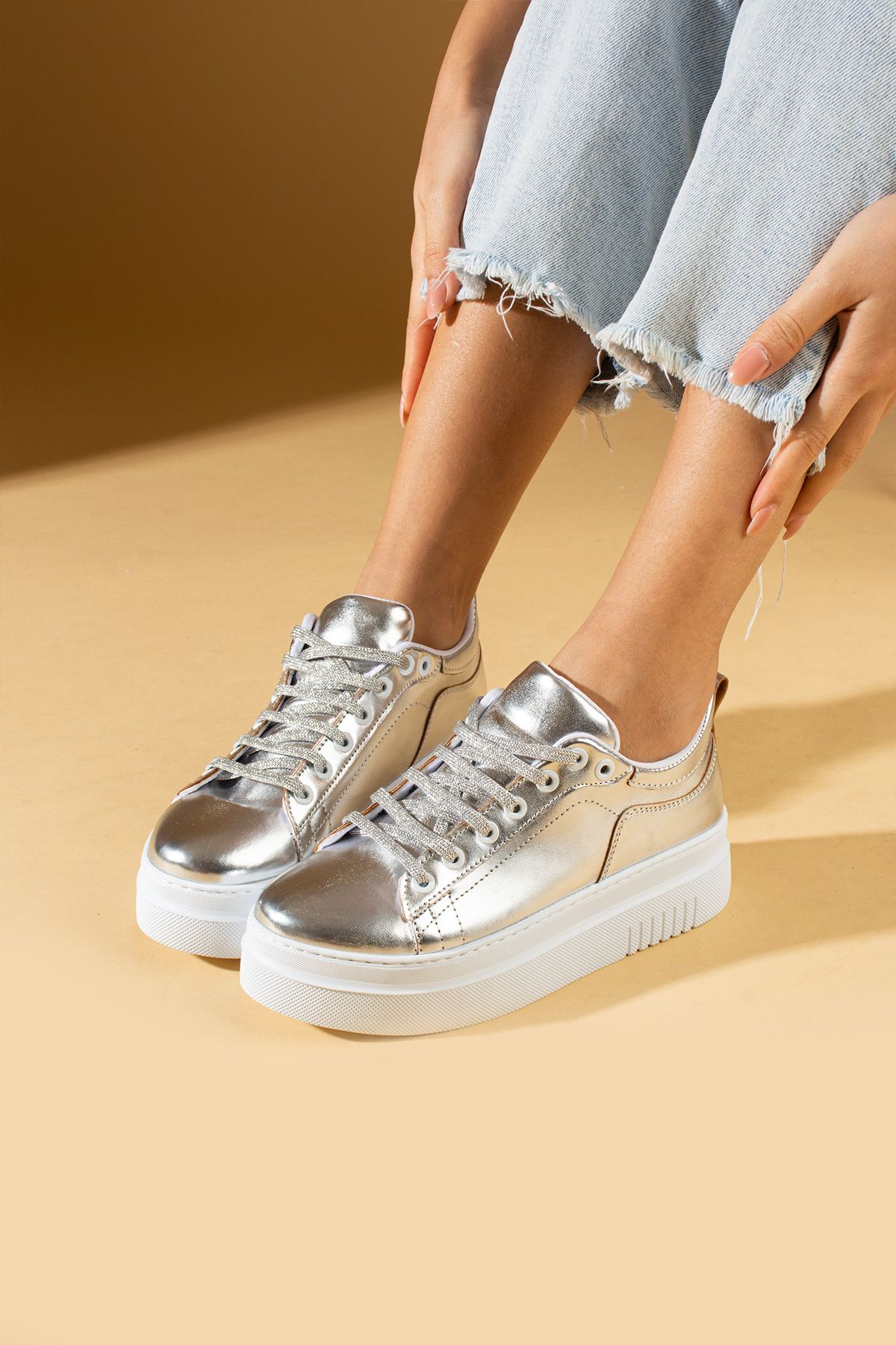 Pembe Potin Kadın Platin Gümüş Poli Rahat Taban Bağcıklı Sneaker Ayakkabı