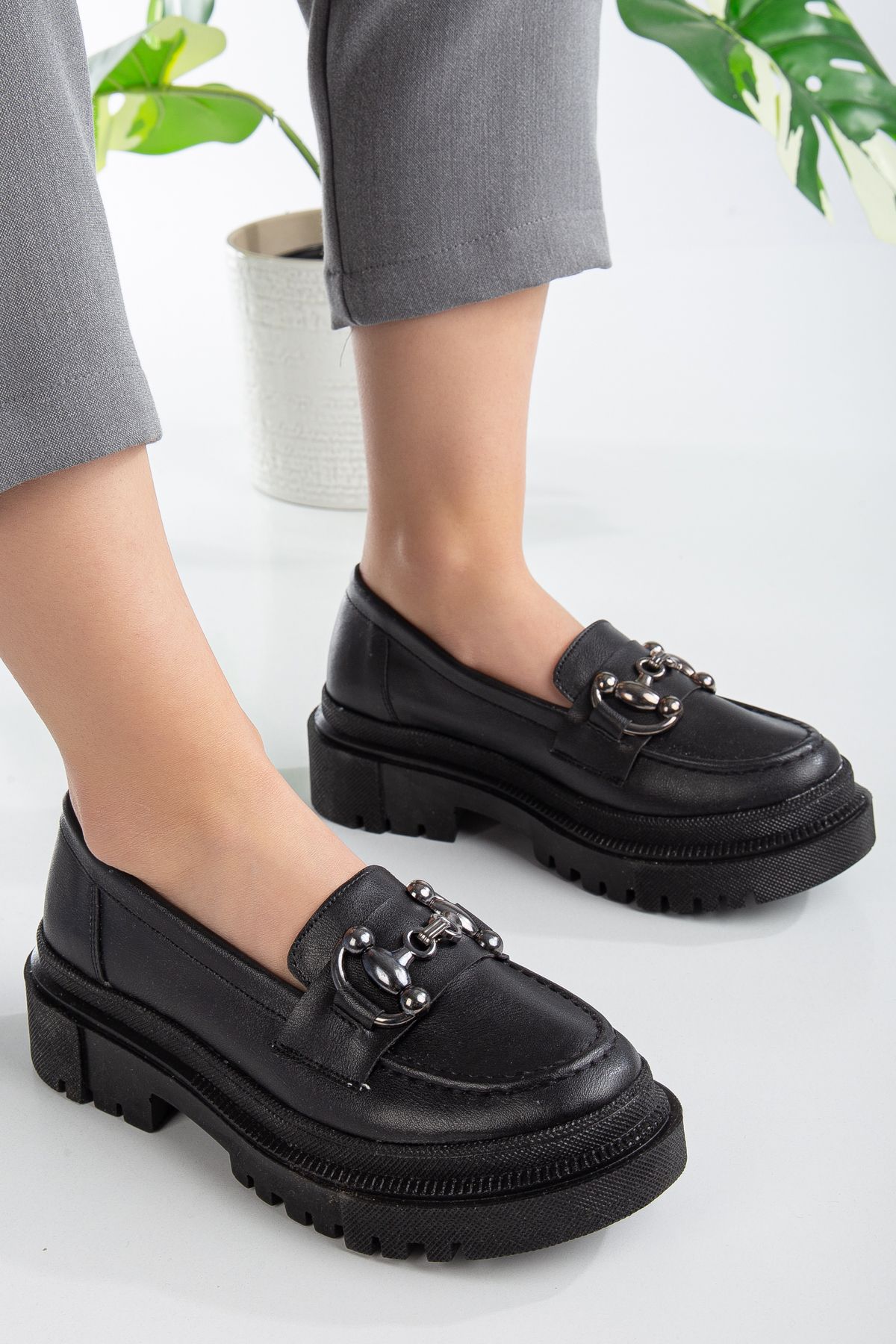 kabkabi Kadın Ortopedik Taban Cilt Siyah Tokalı Günlük Klasik Ayakkabı