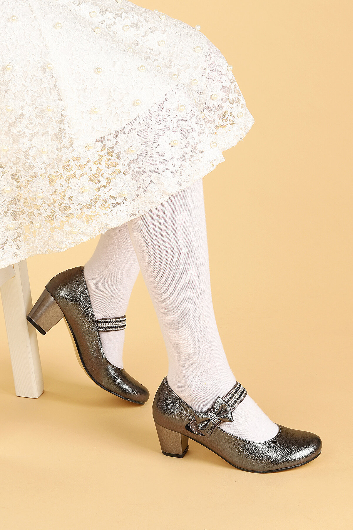 Kiko Kids Kız Çocuk Platin Taşlı Fiyonklu 4 Cm Topuklu Abiye Ayakkabı Bilekten Bantlı Vakko 752