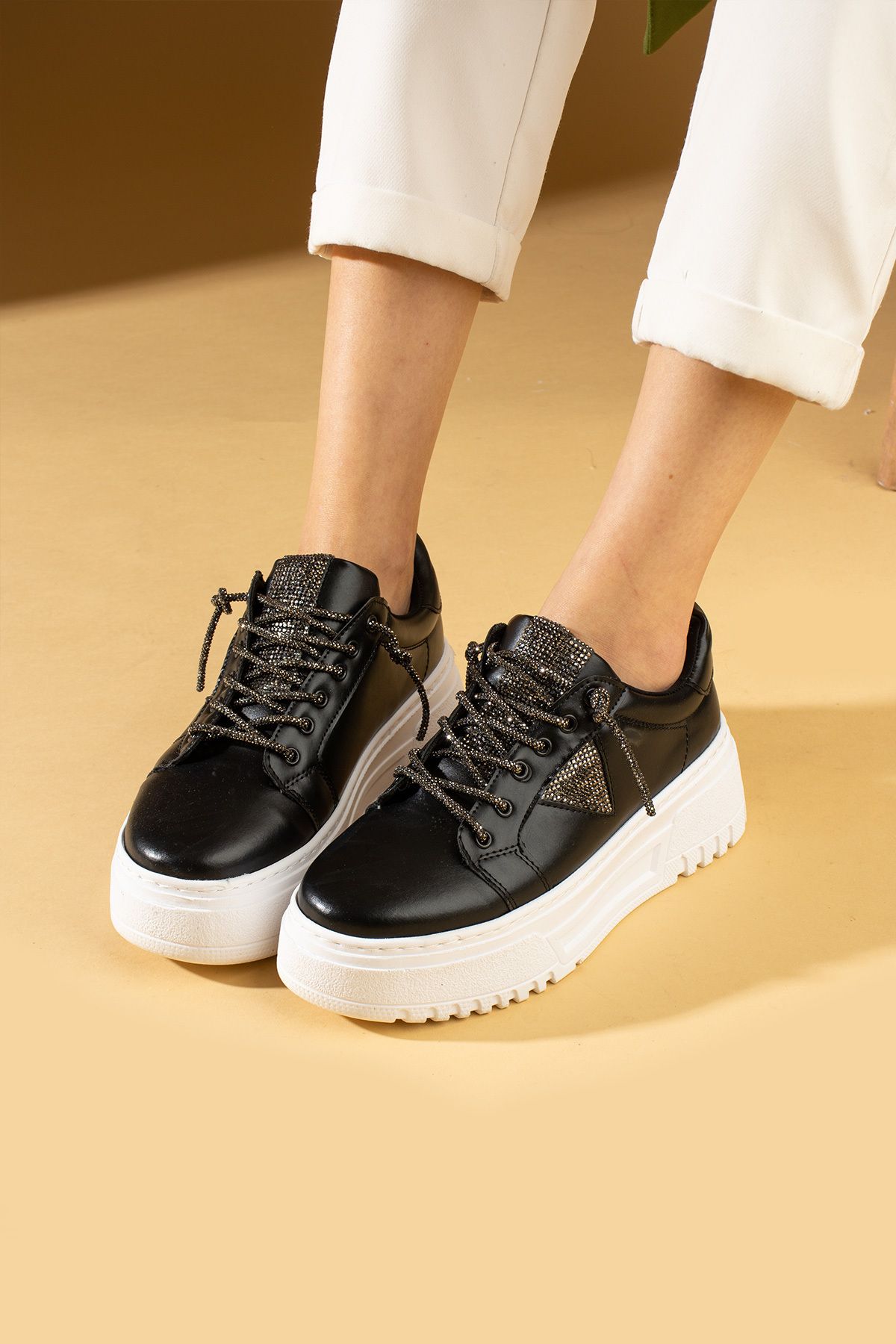 Pembe Potin Kadın Siyah Beyaz Poli Rahat Taban Bağcıklı Sneaker Ayakkabı