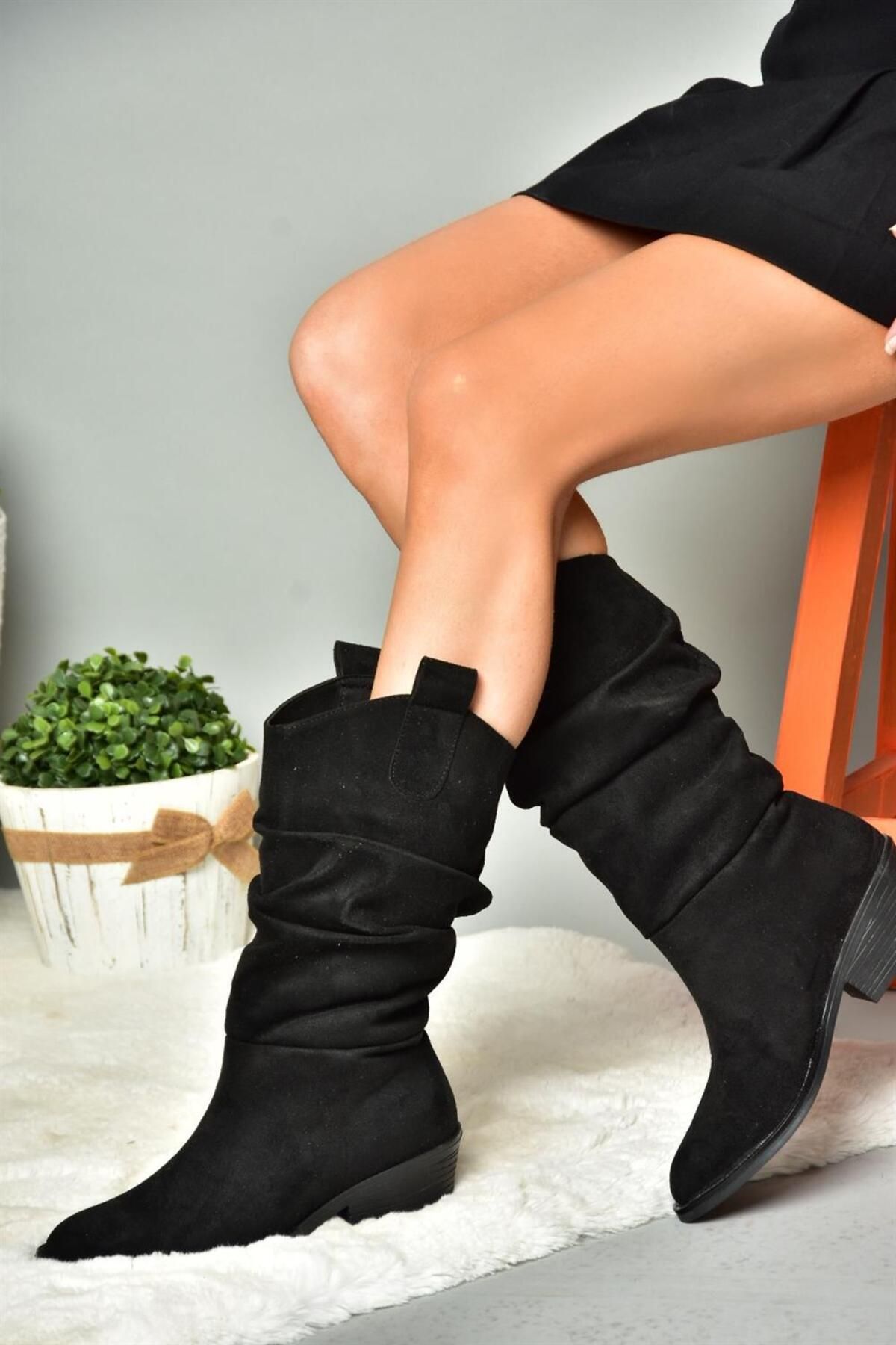 Fox Shoes Siyah Süet Alçak Topuklu Büzgülü Kadın Çizme