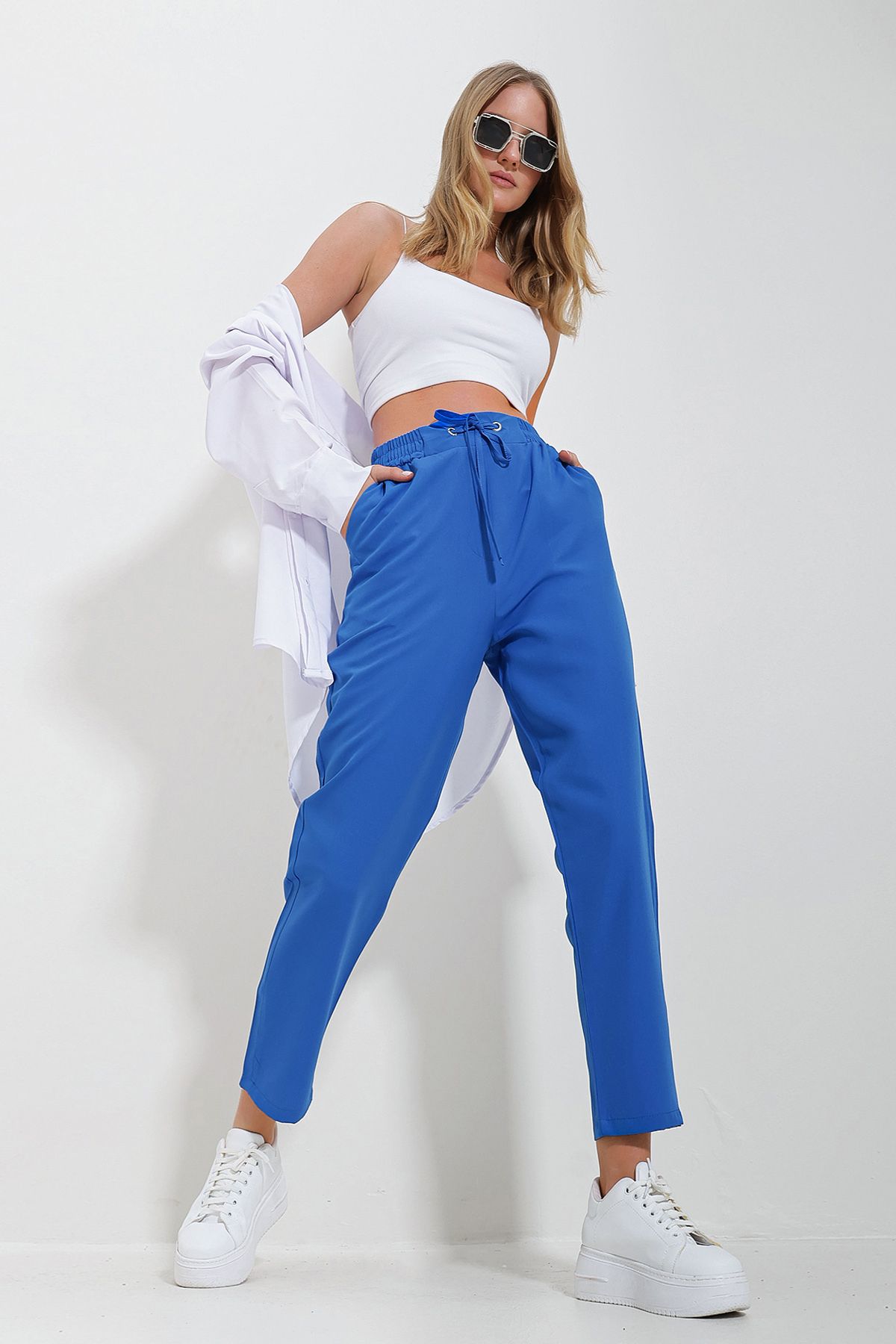 Trend Alaçatı Stili Kadın Havacı Mavi Beli Lastikli Çift Cepli Dokuma Pantolon ALC-X11614