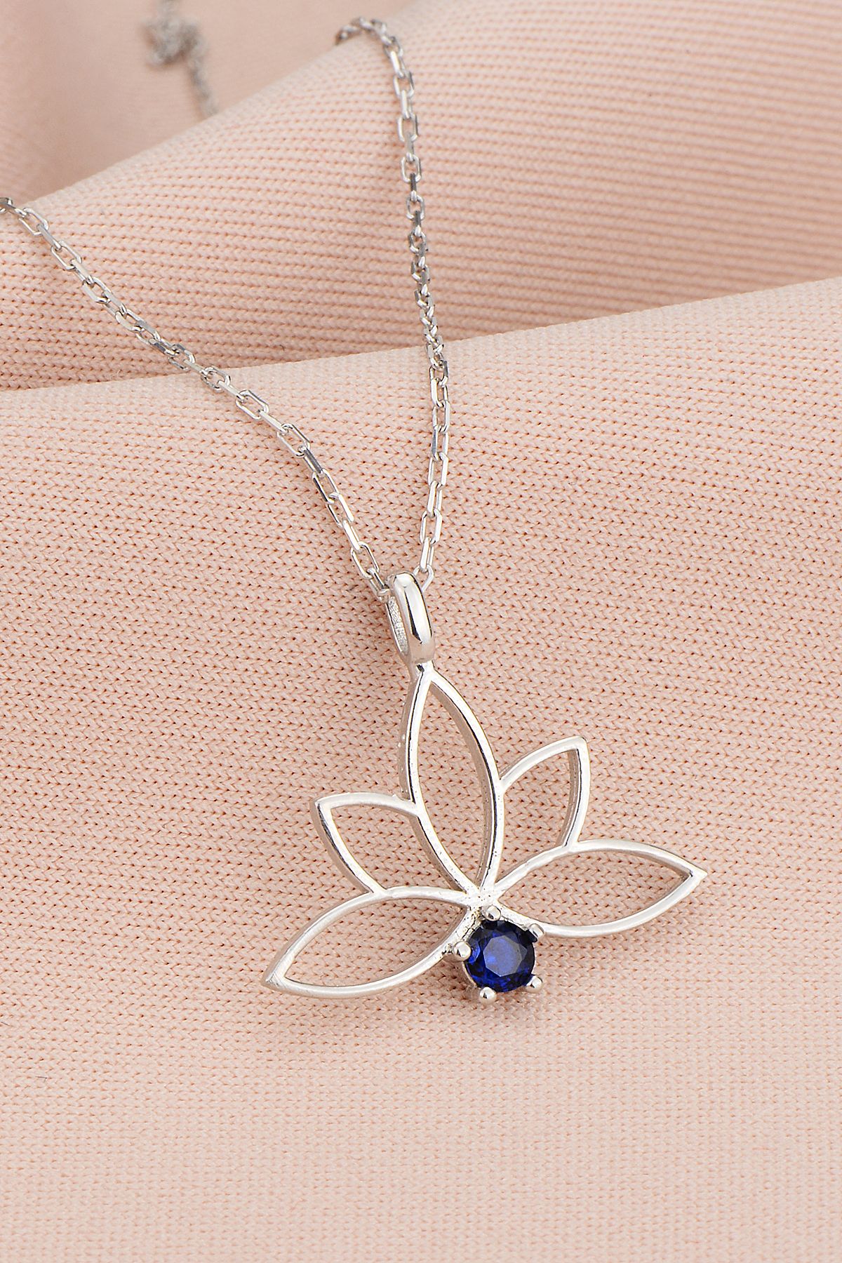 Bilsen Store 925 Ayar Gümüş Zincirli Safir Mavi Taşlı Lotus Çiçeği Kolye