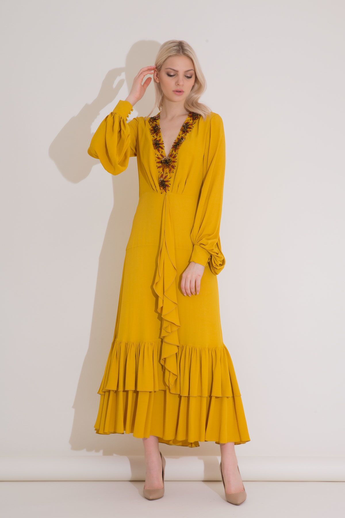 GIZIA Yaka Işlemeli Safran Rengi Fırfırlı Uzun Elbise
