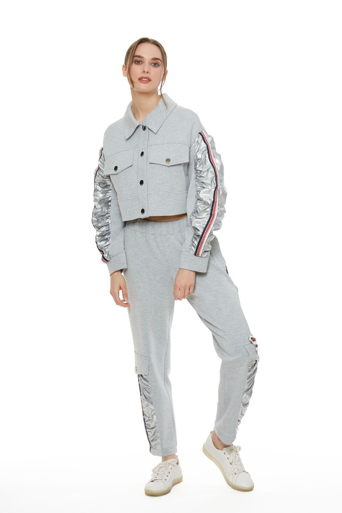 GIZIA Yandan Şeritli Metalik Kumaş Detaylı Kargo Pantolon