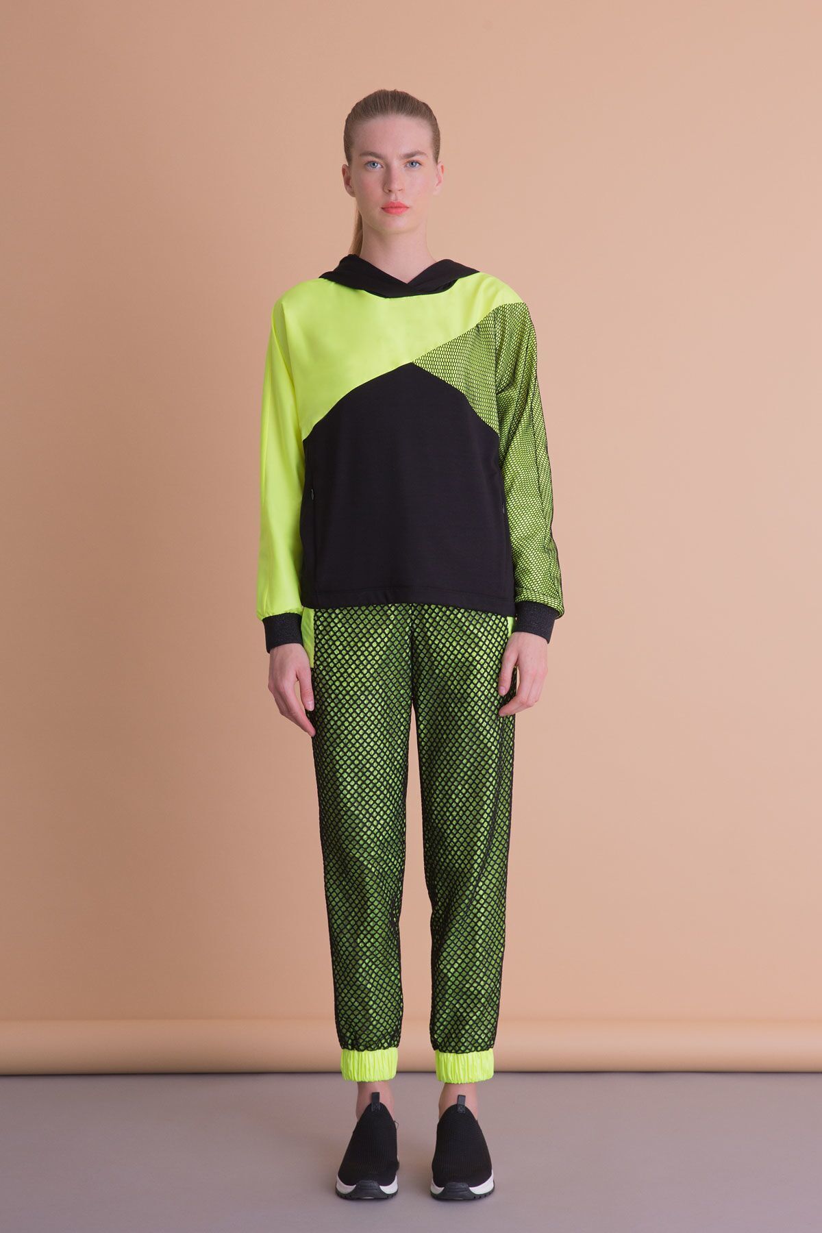 GIZIA Neon Garnili Kapüşonlu Siyah Spor Sweatshirt