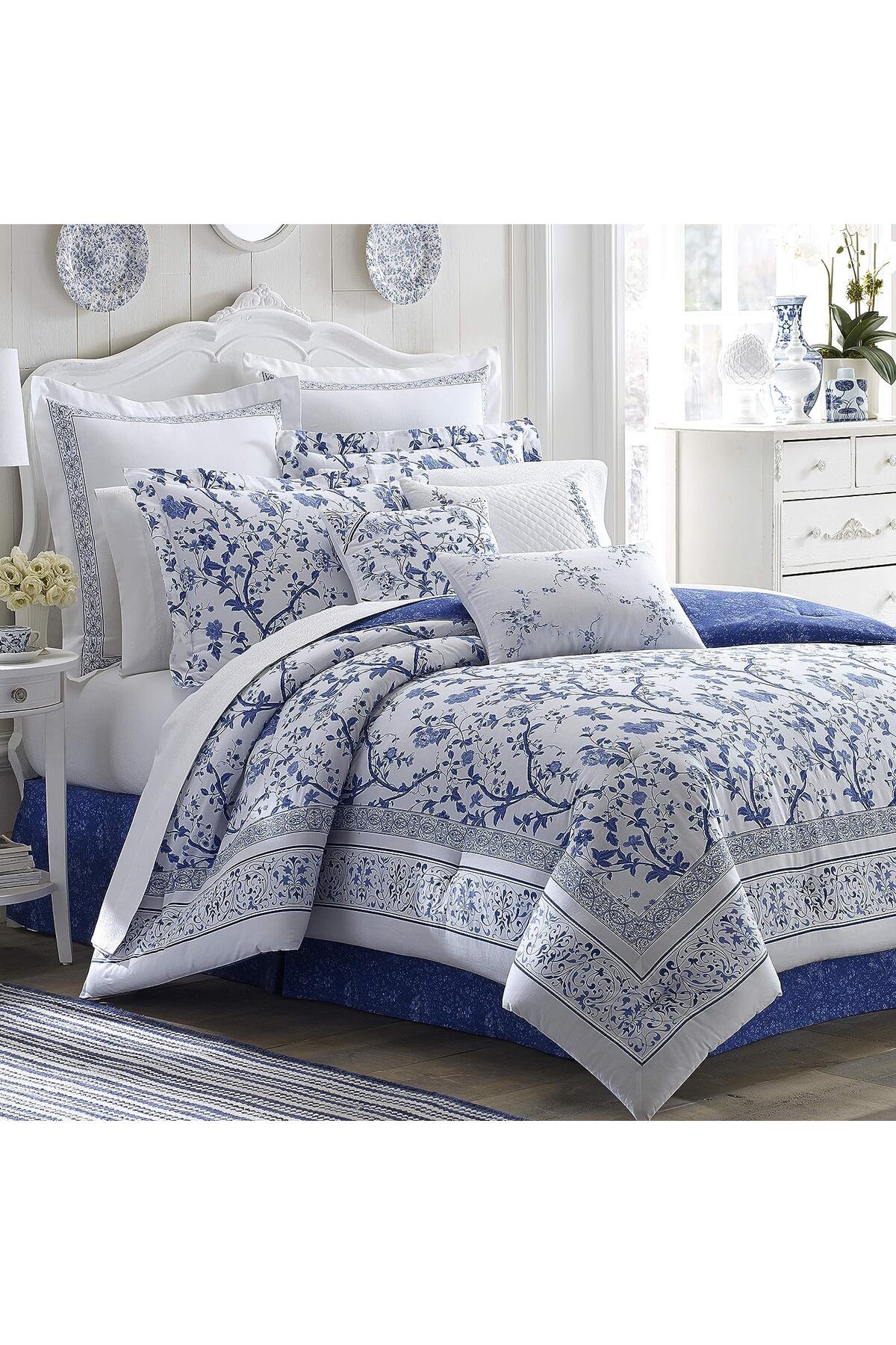Laura Ashley Charlotte Queen Premium Collection Çin Mavisi Yatak Örtüsü Lüks ve Rahat Nevresim Takımı Şık Tasarım