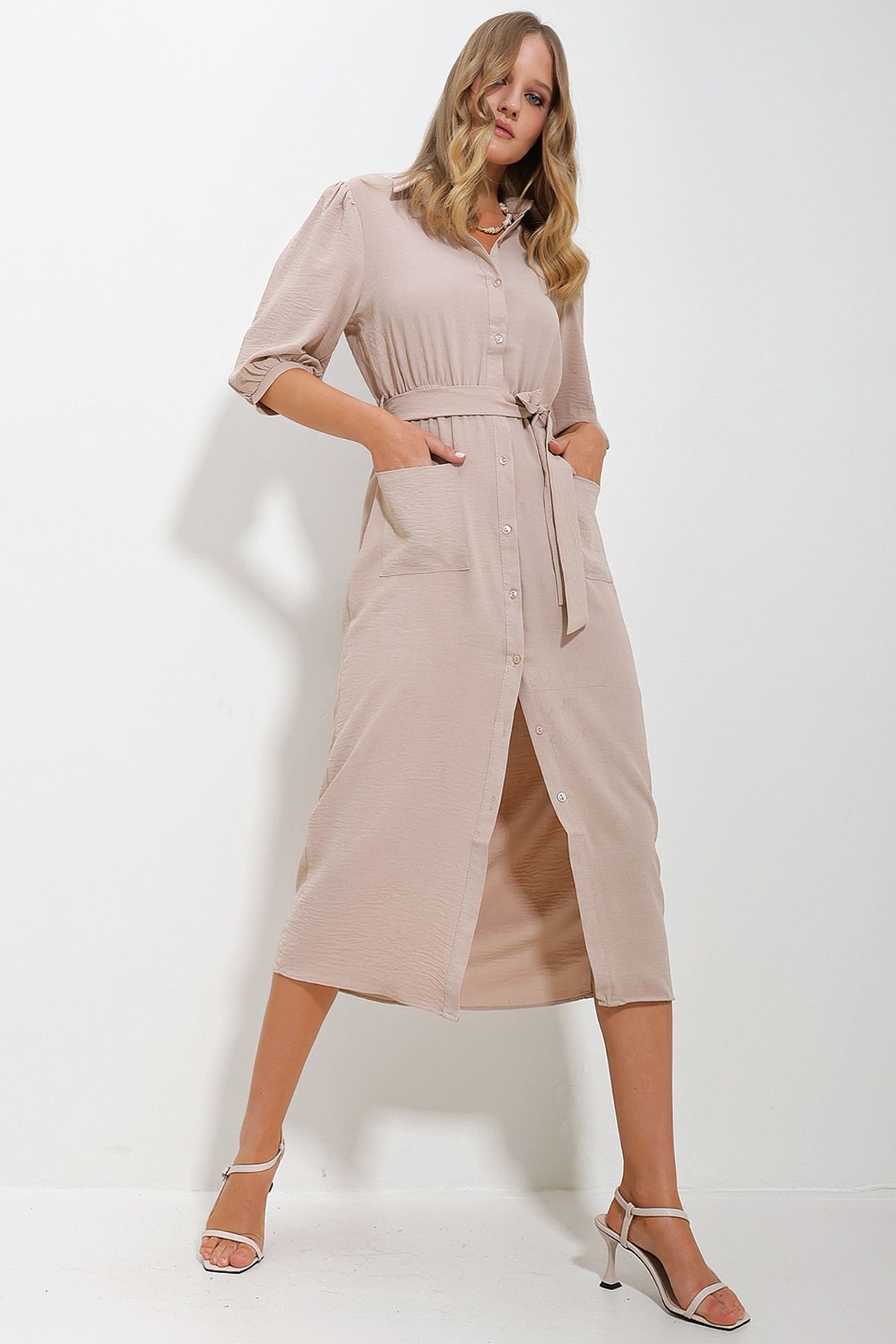 Trend Alaçatı Stili Kadın Bej Çift Cepli Karpuz Kollu Aerobin Gömlek Elbise ALC-X11647