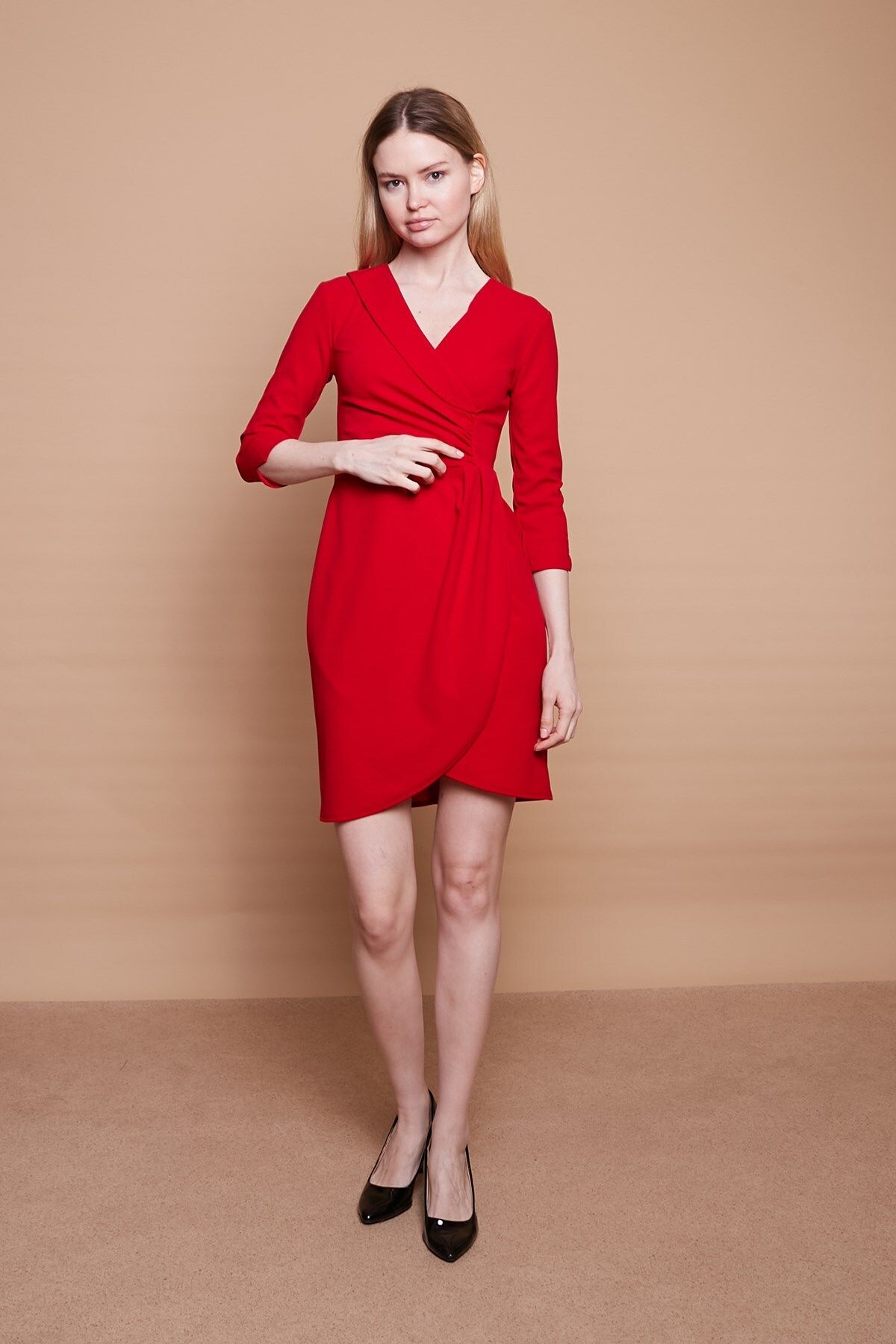 Jument Kruvaze Anvelop Önü Büzgülü Şal Yakalı Kapri Kol Likralı Kumaş Elbise -kırmızı