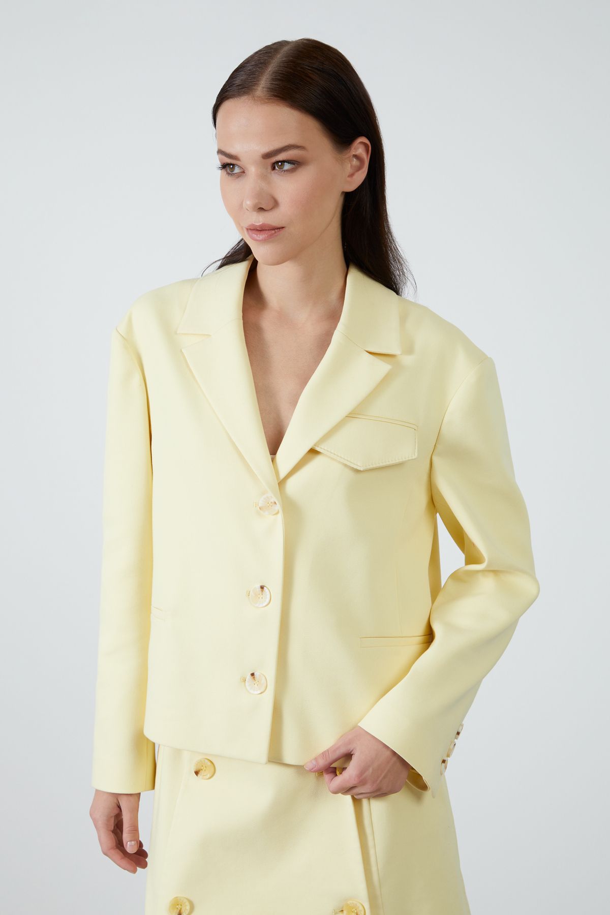 GIZIA Cep Kapağı Sünger Detaylı Kutu Form Sarı Ceket