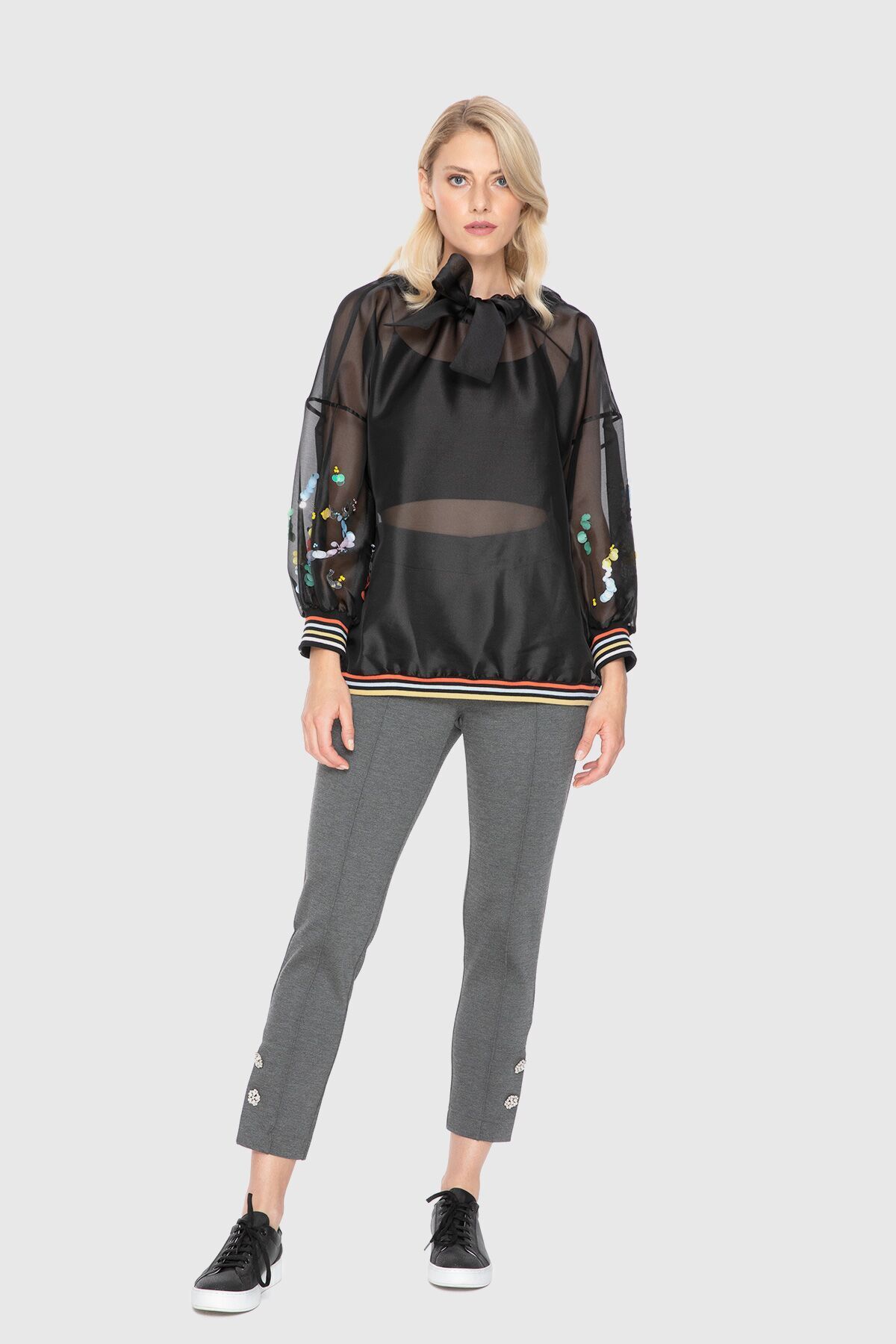 GIZIA Fiyonk Detaylı Renkli Işlemeli Organze Transparan Siyah Sweatshirt