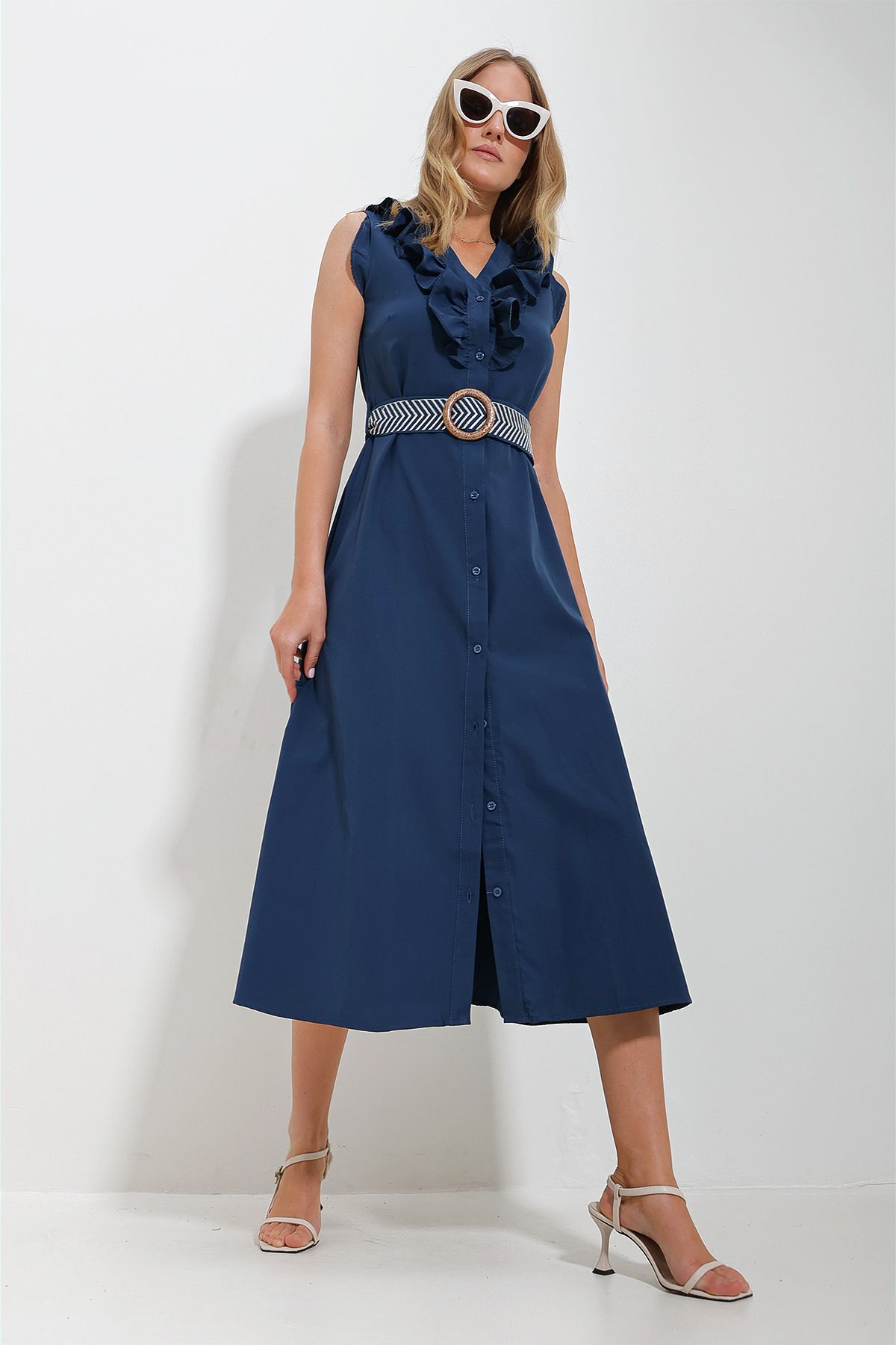 Trend Alaçatı Stili Kadın Lacivert Önü Fırfırlı Kemerli Poplin Dokuma Elbise ALC-X11609