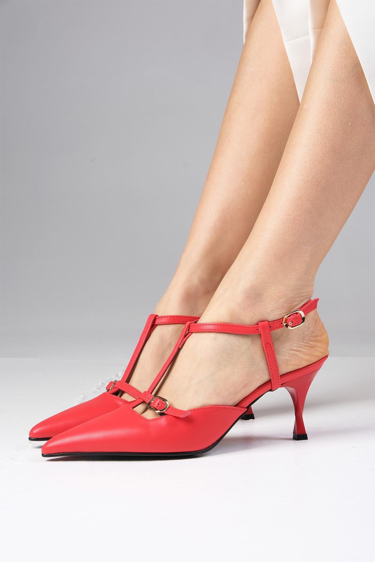 Mio Gusto Melissa Kırmızı Renk Arkası Açık Bantlı Kadın Topuklu Ayakkabı