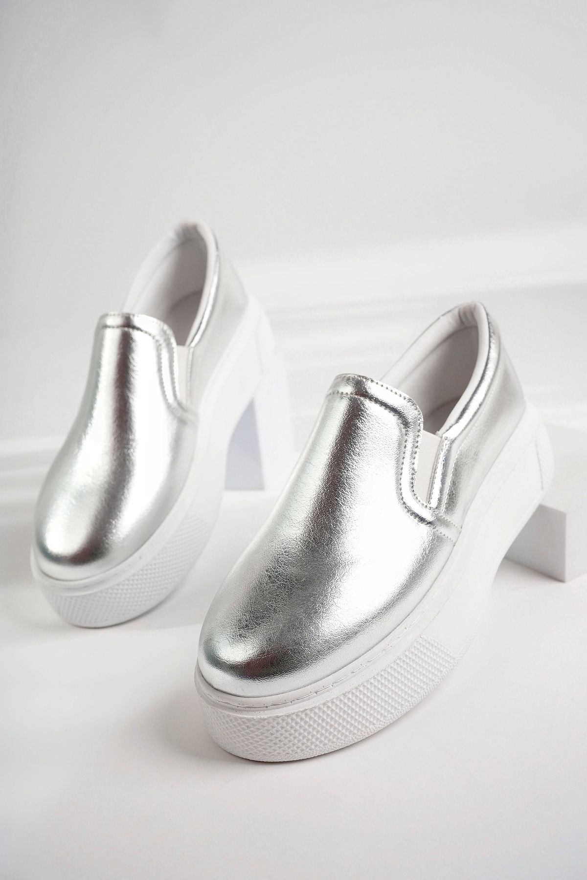 meyra'nın ayakkabıları Kadın Parlak Gümüş Düz Sneaker