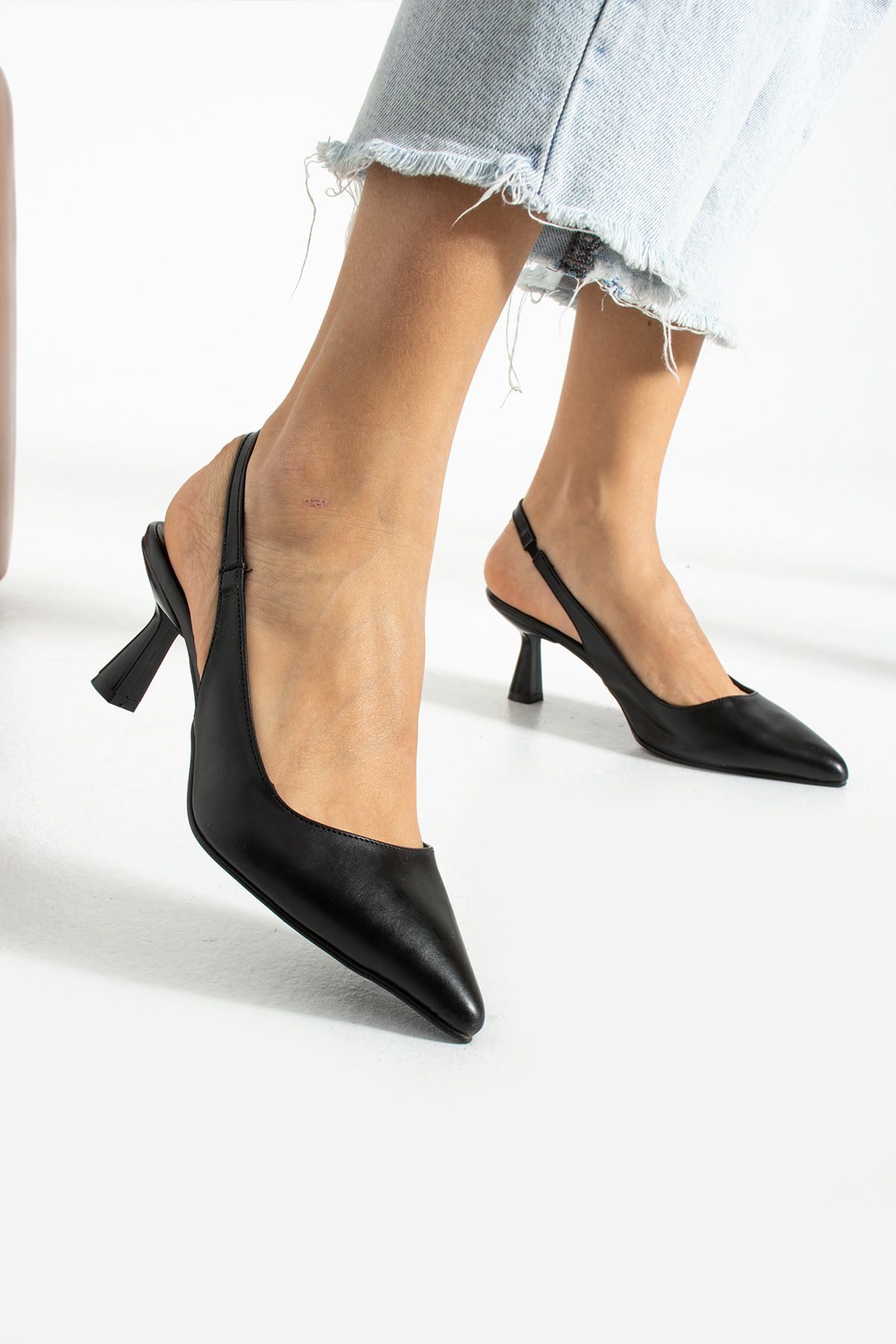 İnan Ayakkabı Kadin Siyah Topuklu Ayakkabı (7 Cm Topuk )