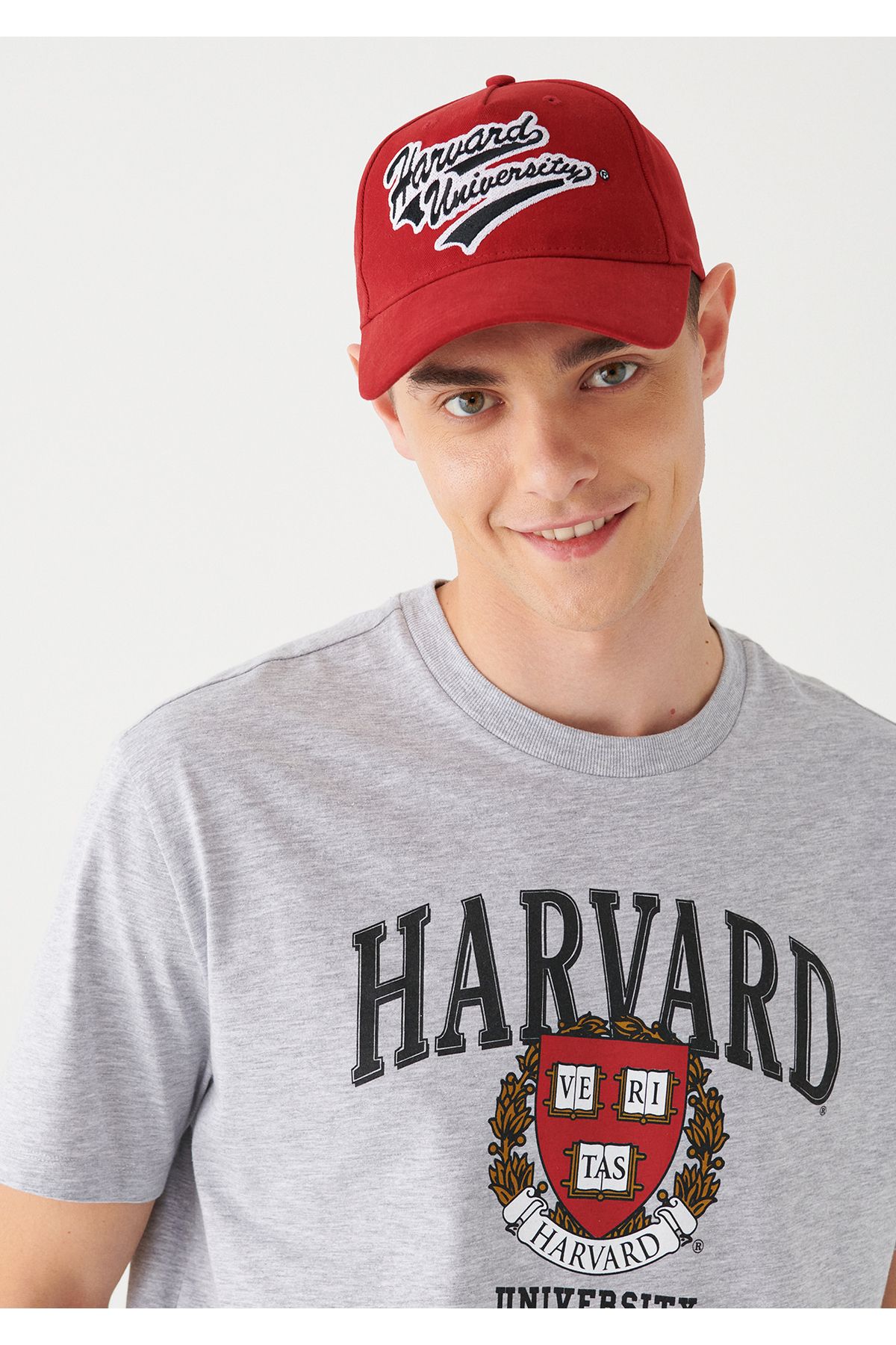 Mavi Harvard Baskılı Kırmızı Şapka 092896-34329