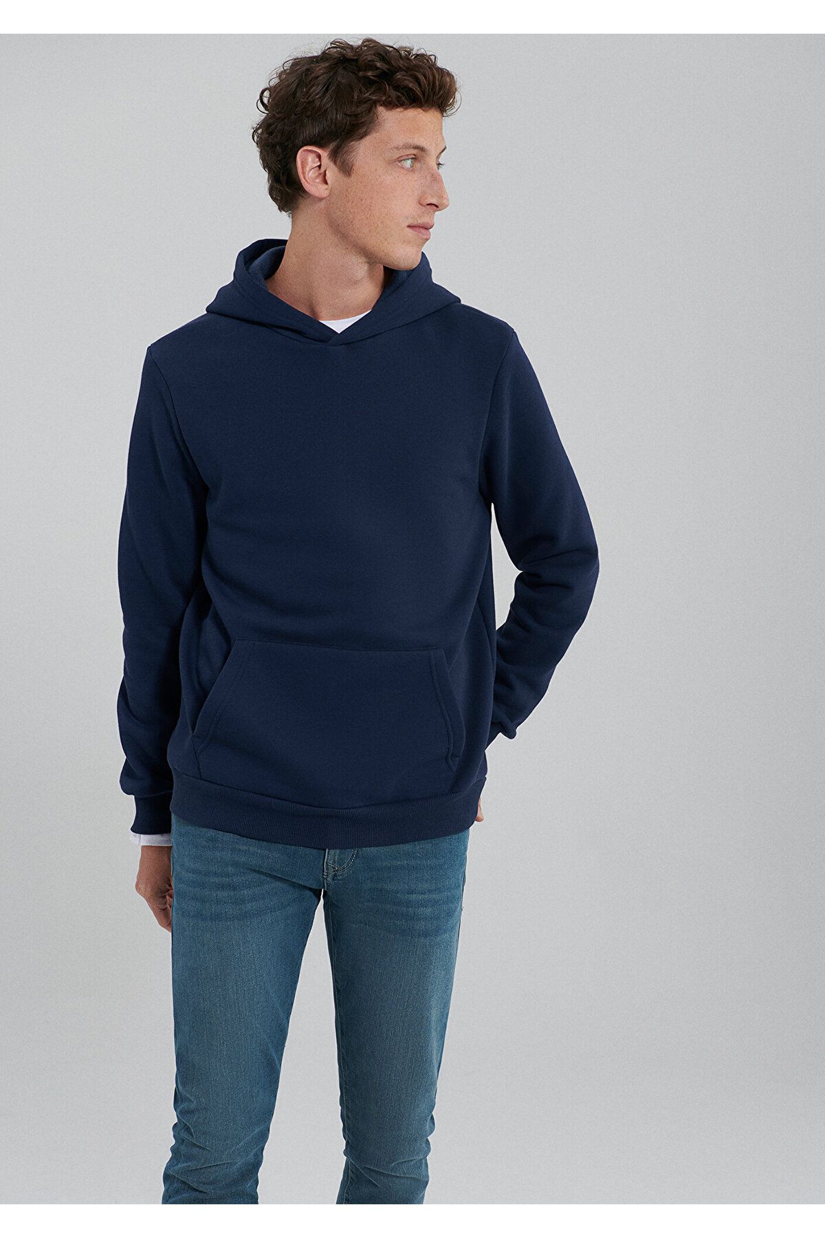Mavi Kapüşonlu Lacivert Basic Sweatshirt 0610937-82318