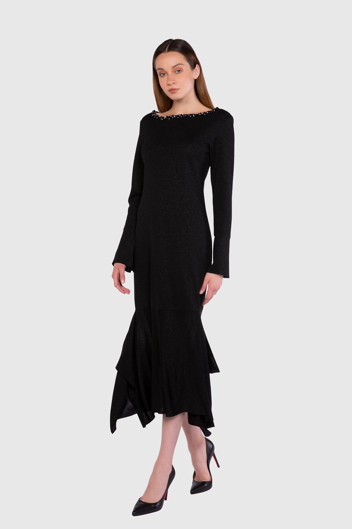 GIZIA Volan Detaylı Yakası İşlemeli Siyah Uzun Triko Elbise