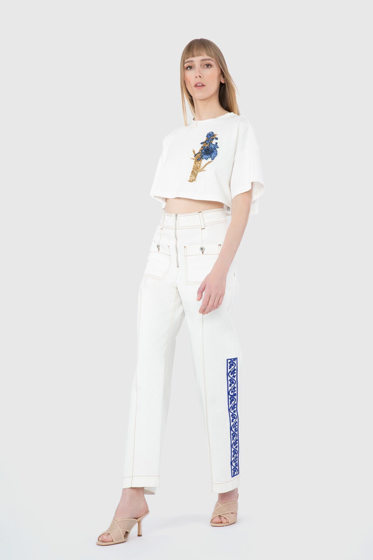 GIZIA Nakış Detaylı Kontrast Dikişli Düz Paça Beyaz Pantolon