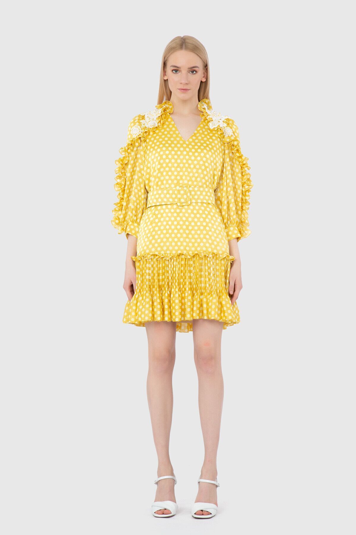 GIZIA Pilise Detaylı Puantiye Desenli Mini Rahat Sarı Elbise