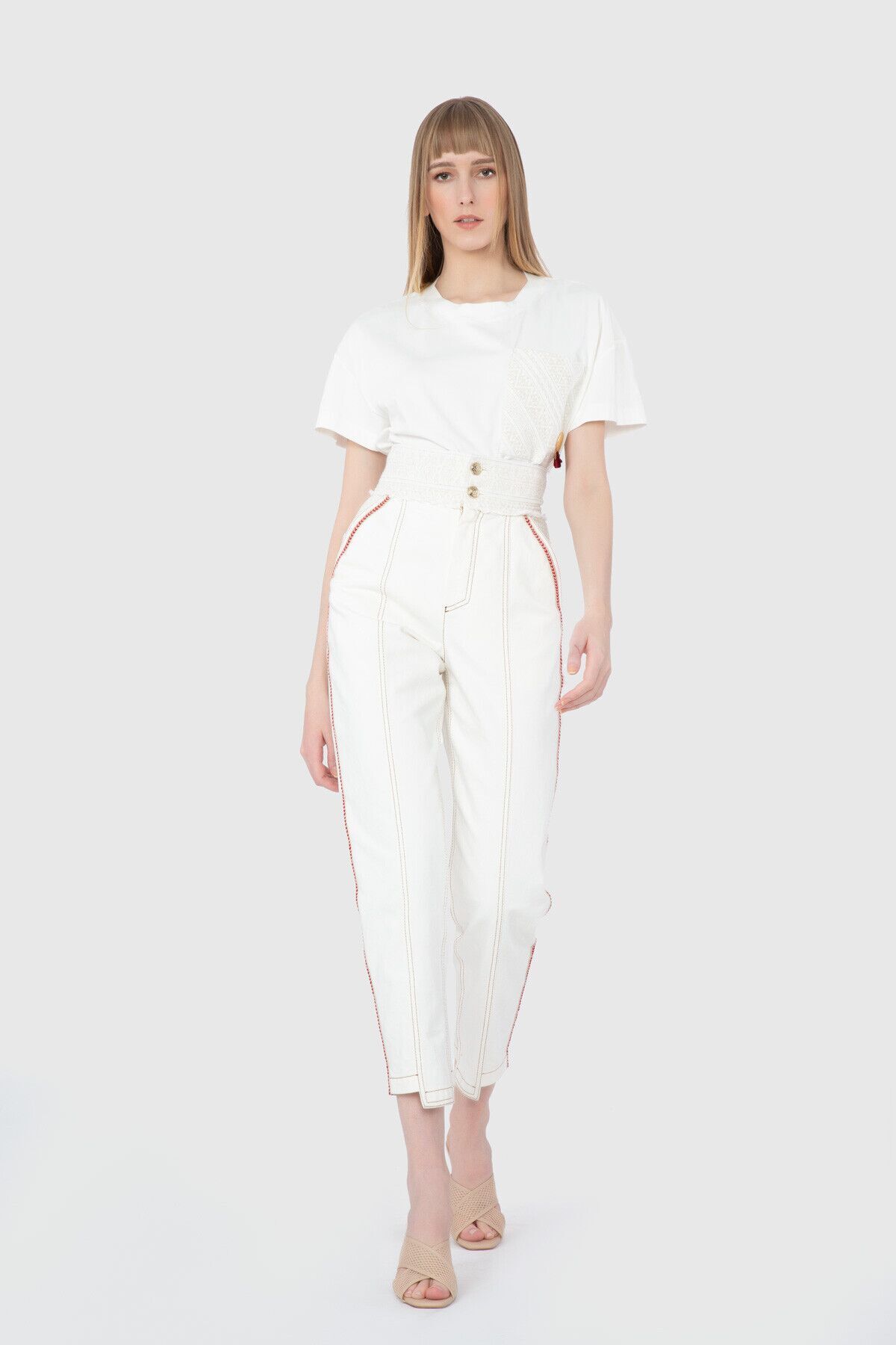 GIZIA Aksesuar Detaylı Kontrast Kumaşlı Mom Beyaz Jean