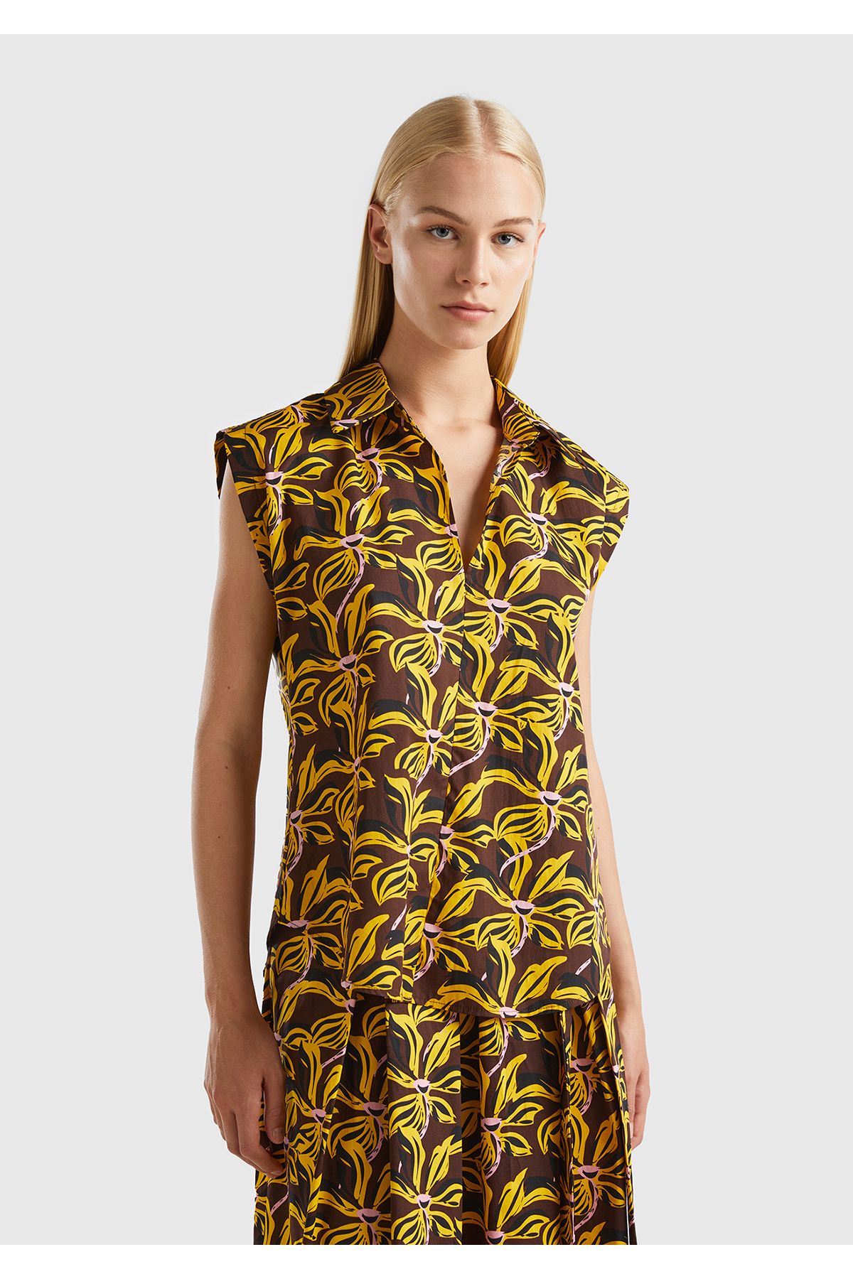United Colors of Benetton Kadın Siyah Sarı Mix %100 Koton Kolsuz Çiçek Desenli Bluz