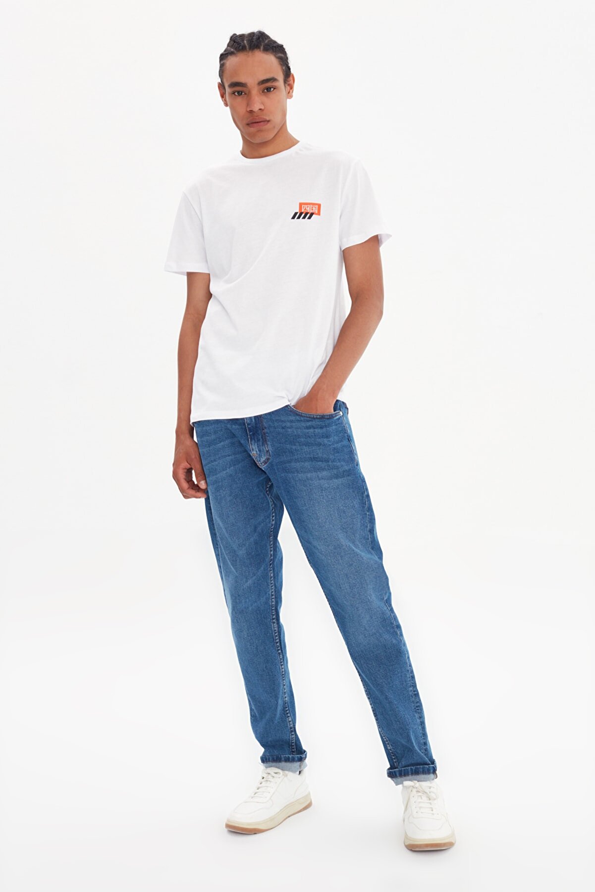 TRENDYOL MAN Beyaz Erkek Regular Fit Baskılı T-Shirt TMNSS21TS3745