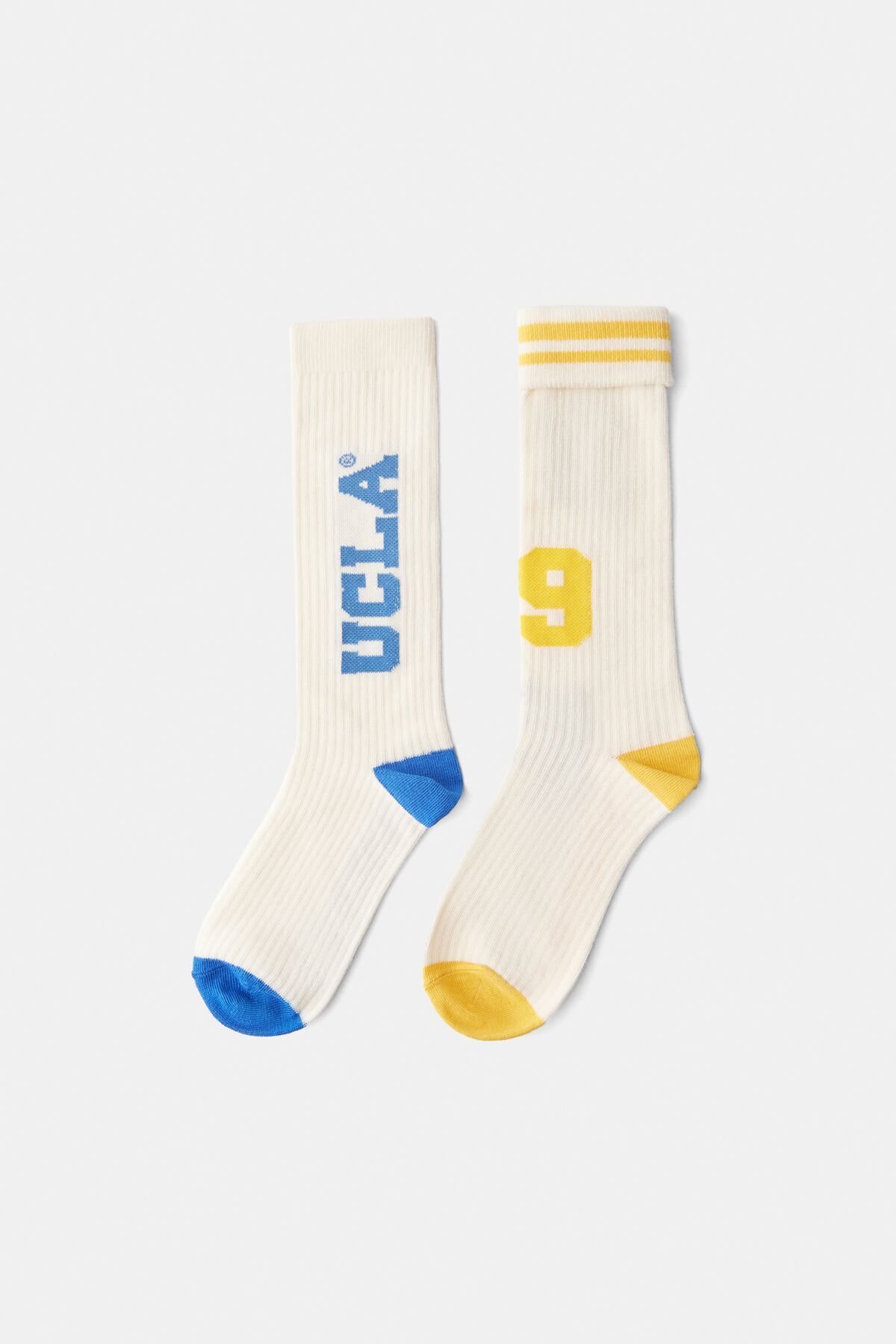 Bershka 2’li UCLA baskılı çorap paketi