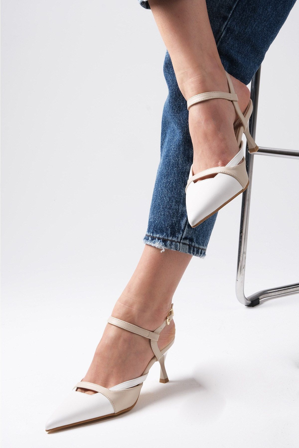 Mio Gusto Patsy Beyaz Ve Bej Renk Arkası Açık Kadın Topuklu Ayakkabı