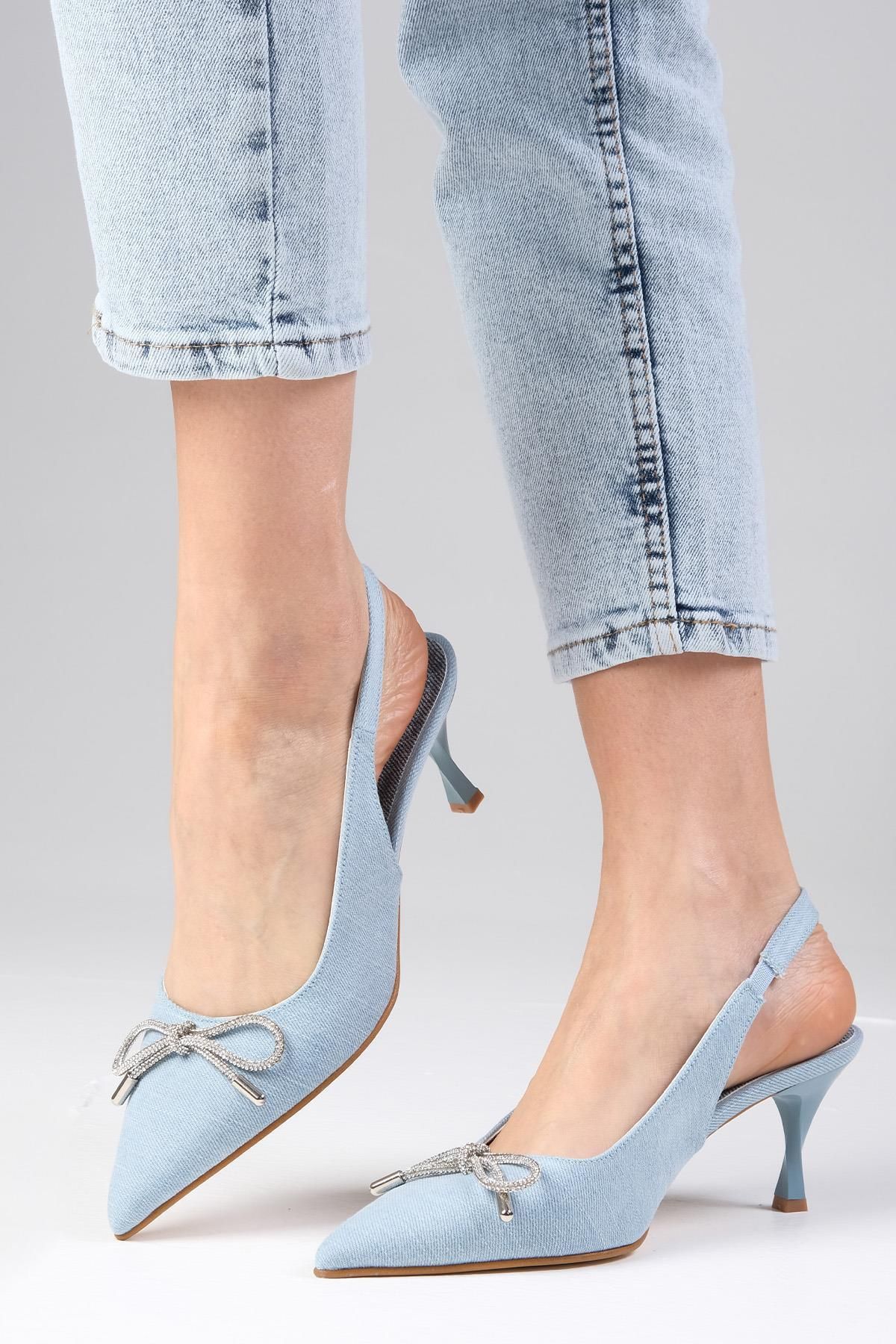 Mio Gusto Alexis Buz Mavisi Renk Denim Kumaş Arkası Açık Taş Fiyonklu Kadın Topuklu Ayakkabı