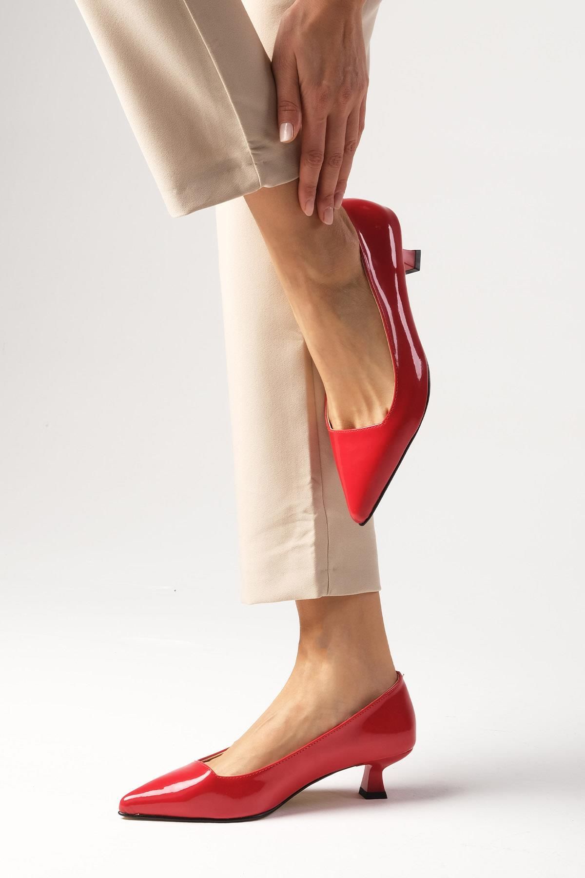 Mio Gusto Carmen Kırmızı Renk Rugan Kısa Topuklu Ayakkabı