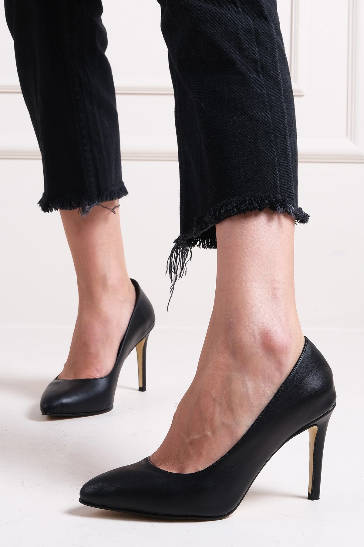 Mio Gusto Elora Hakiki Deri Siyah Renk Kadın Stiletto Ayakkabı