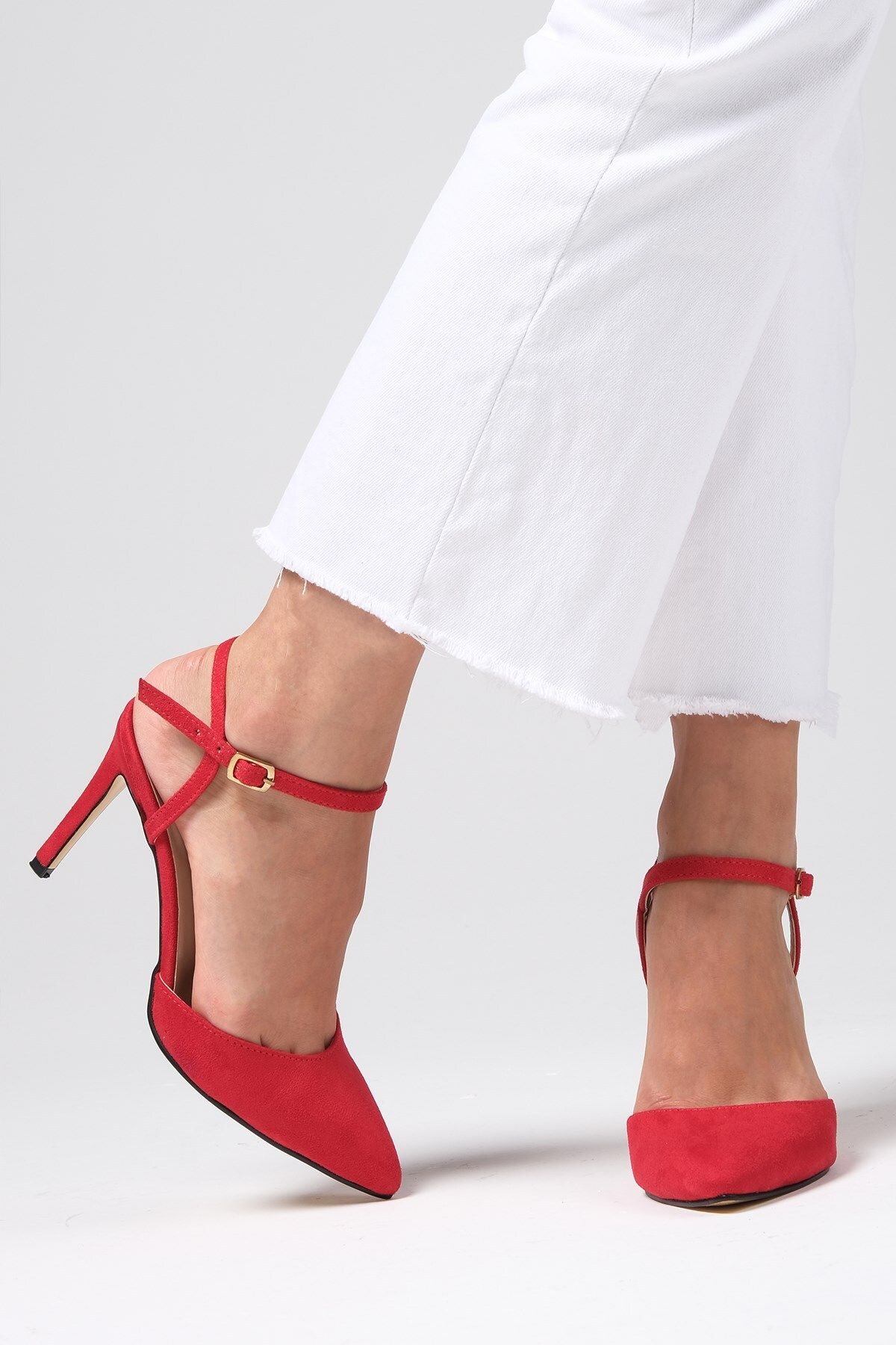 Mio Gusto Lucia Kırmızı Renk Süet Bilek Bantlı Yandan Tokalı Kadın Topuklu Ayakkabı