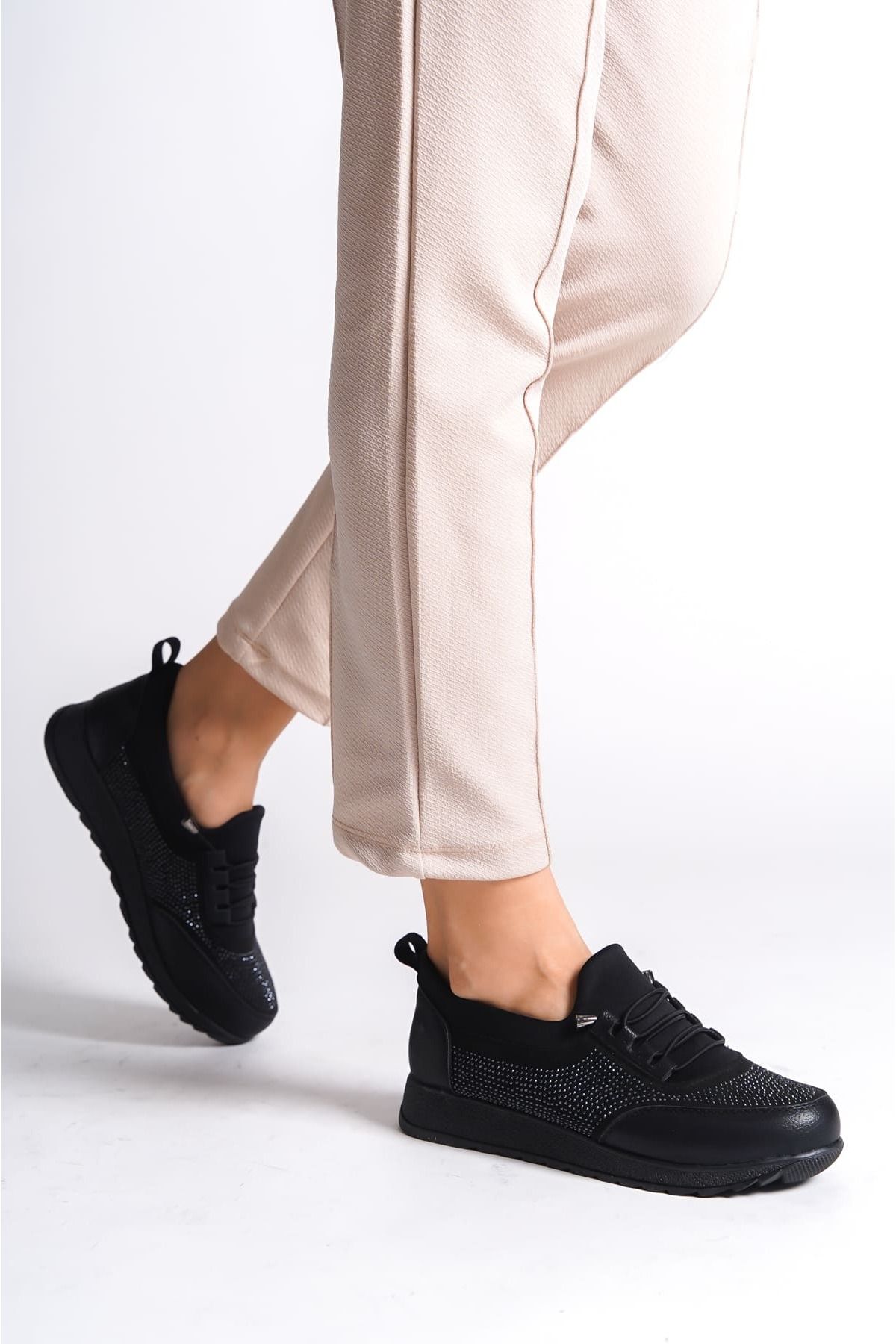 Mardel Store VILMA Bağcıklı Lastikli Ortopedik Rahat Taban Cilt Taş Detaylı Babet Anne Ayakkabısı ST Siyah