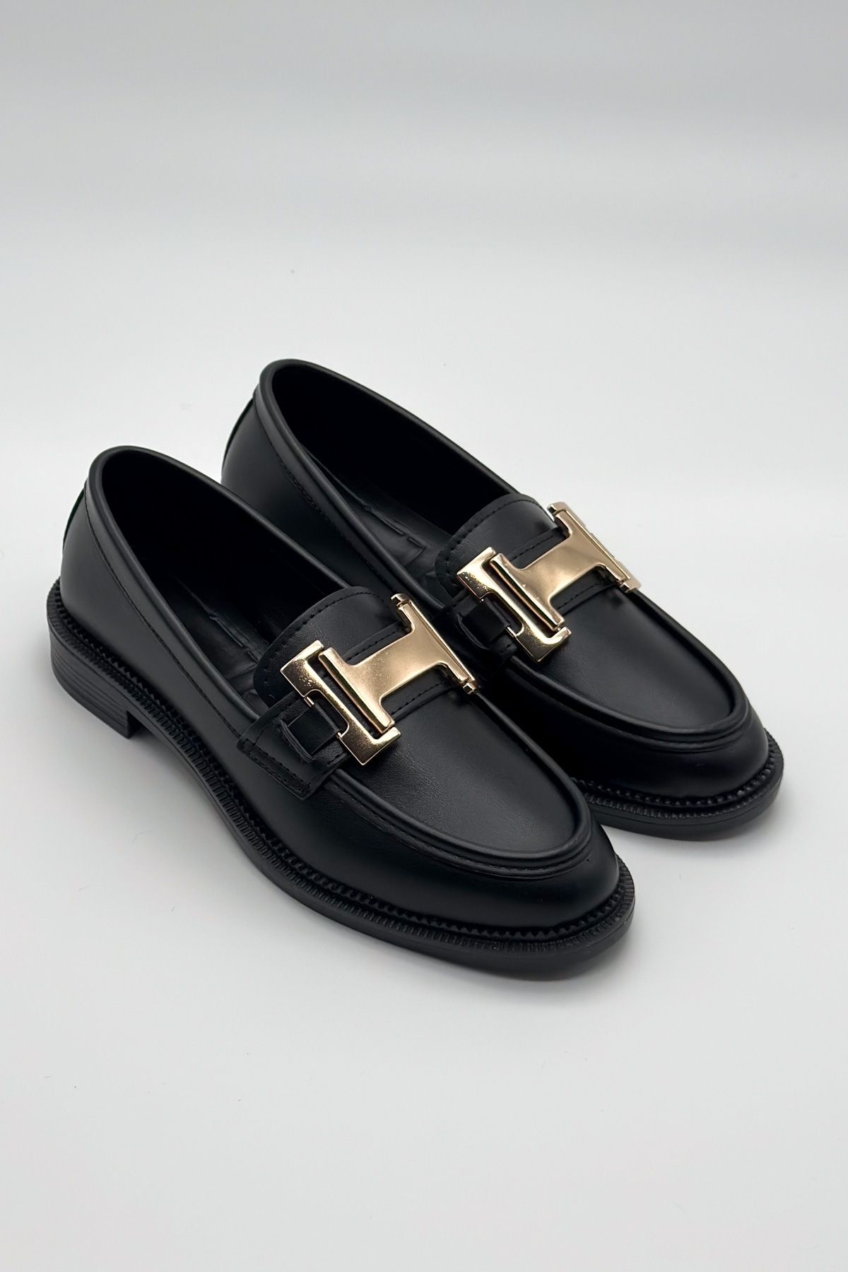 Shoebutik Siyah Deri Toka Detay Kadın Ayakkabı