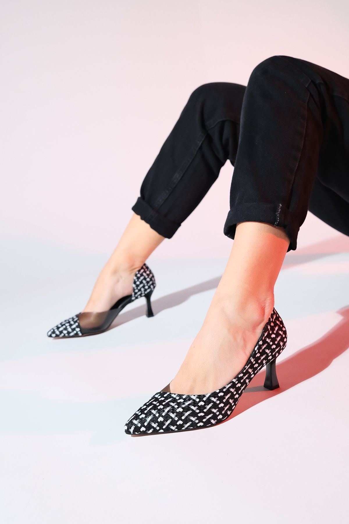luvishoes CHEVY Siyah-Beyaz Desenli Şeffaf Kadın İnce Topuklu Ayakkabı