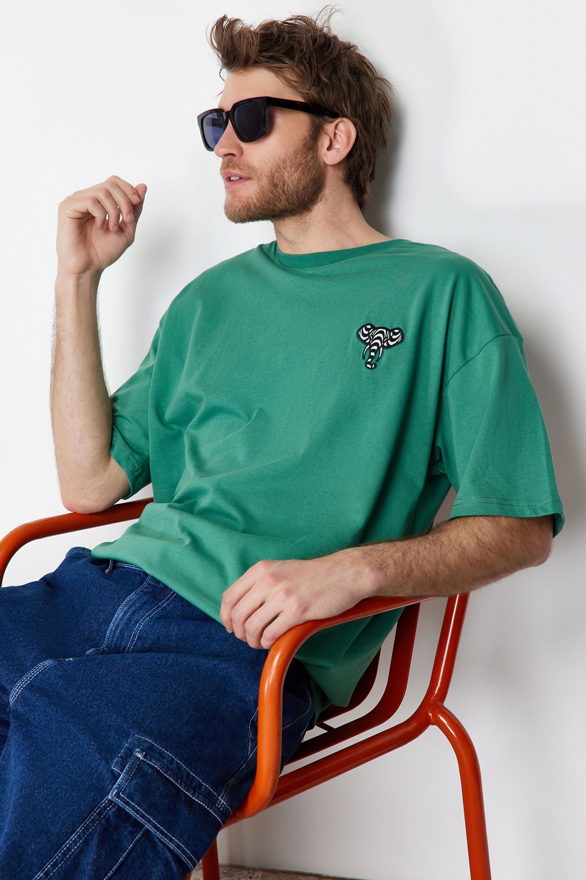 TRENDYOL MAN Yeşil  Oversize Mistik Hayvan Nakışlı %100 Pamuklu T-Shirt TMNSS24TS00074