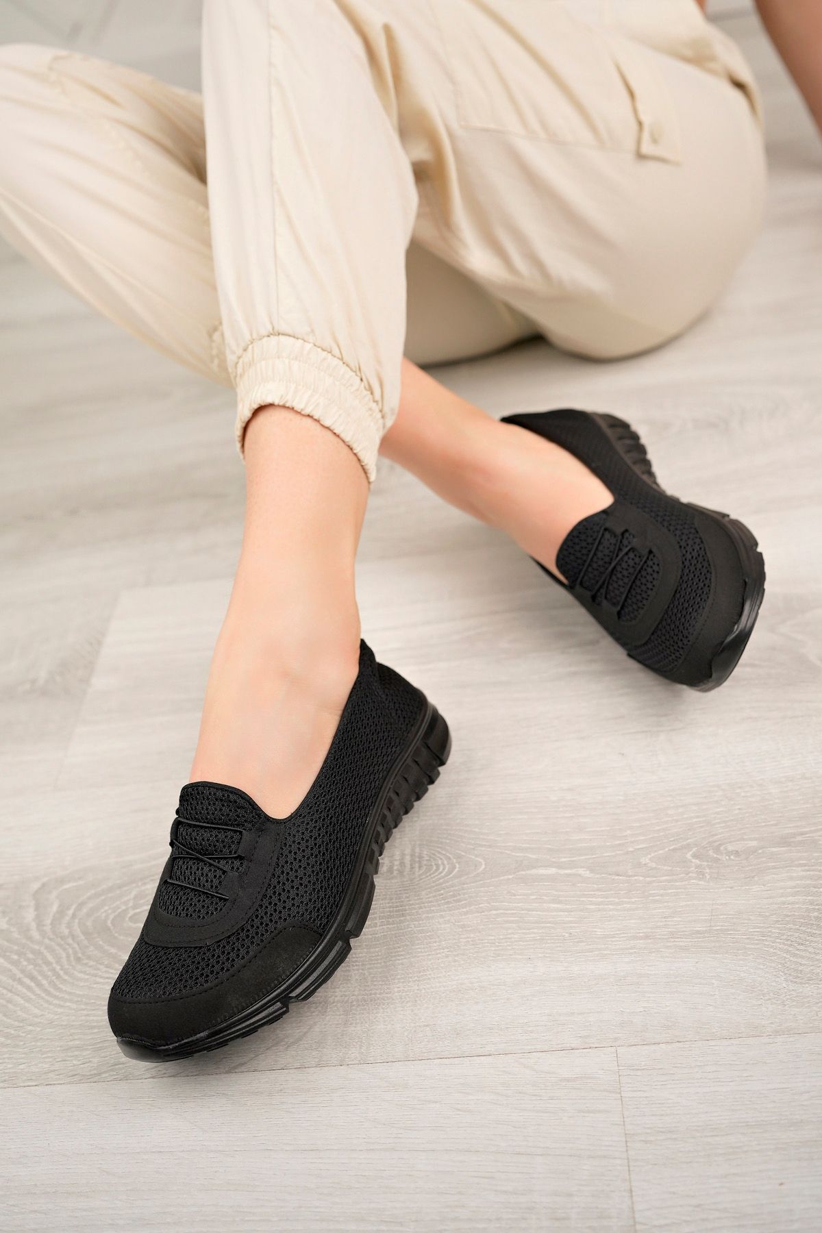 Nexs Kadın Siyah Bağcıklı Ortopedik Günlük Spor Ayakkabı