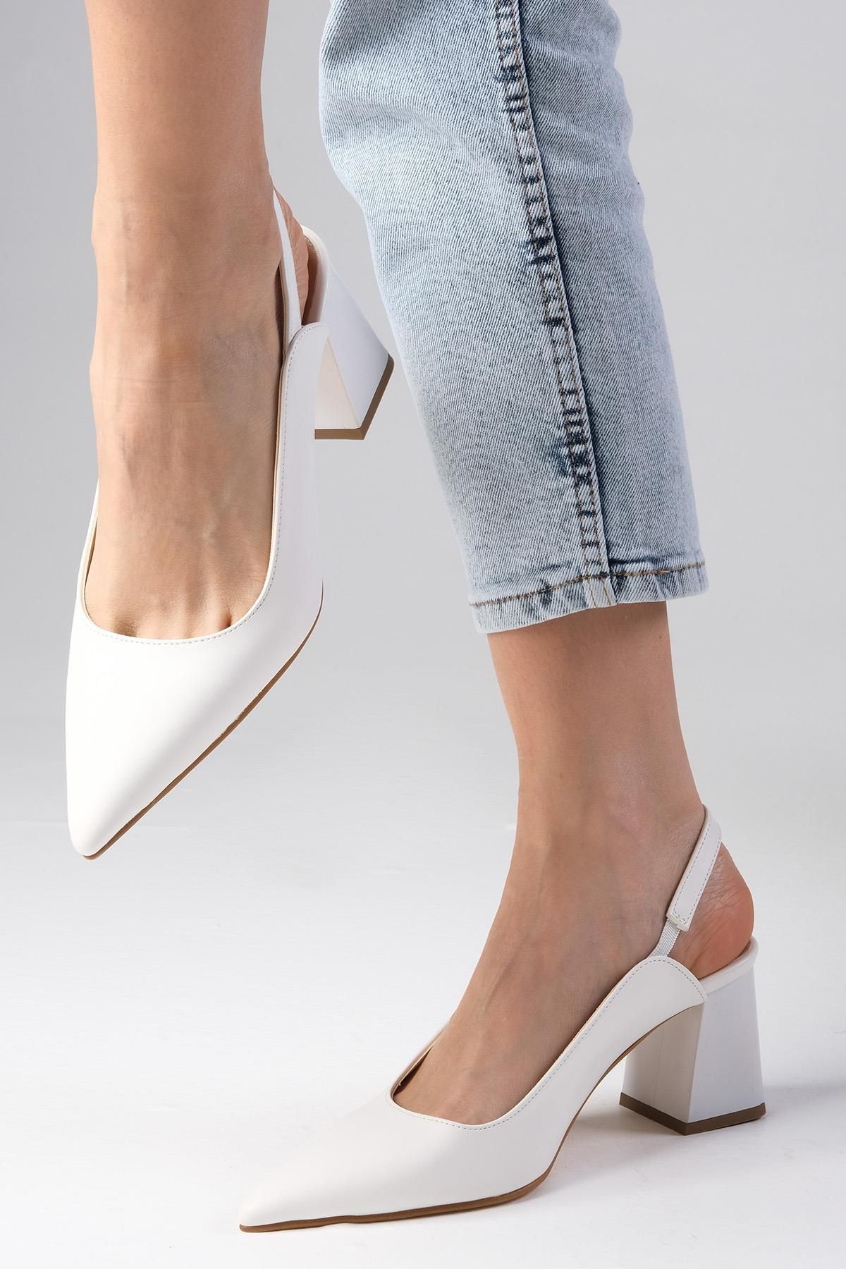 Mio Gusto Anette Beyaz Renk Sivri Burunlu Arkası Açık Kalın Topuklu Ayakkabı
