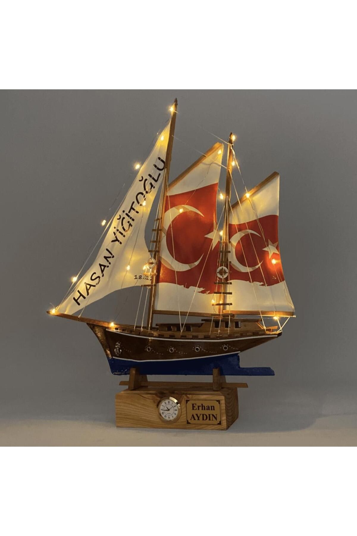 MEGA KANYON Kişiye Özel Saatli, İsimli Ahşap Gemi Maketi - Türk Bayraklı, El Yapımı Led Işıklı