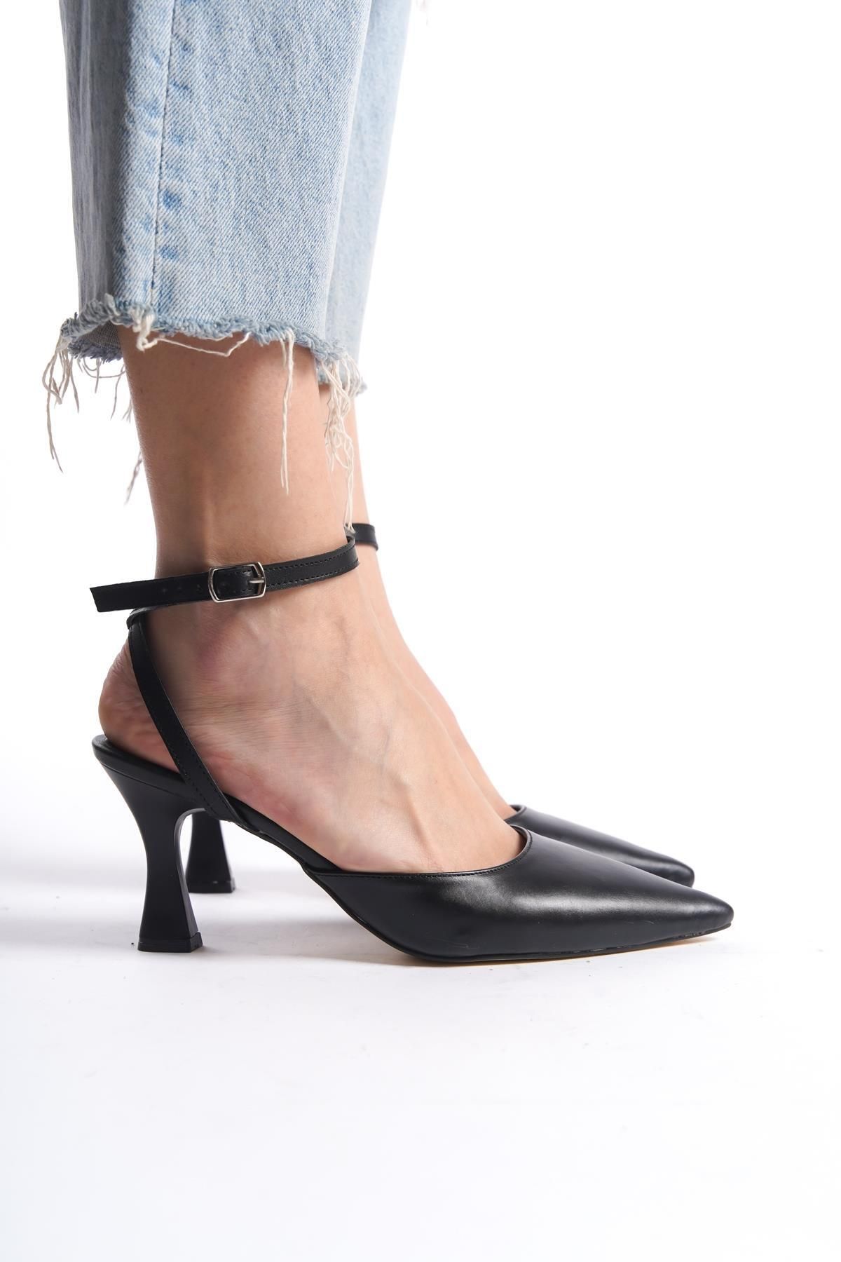 Gökhan Talay Arkası Bantlı Bilekten Bağlamalı Kadın Topuklu Ayakkabı Amy