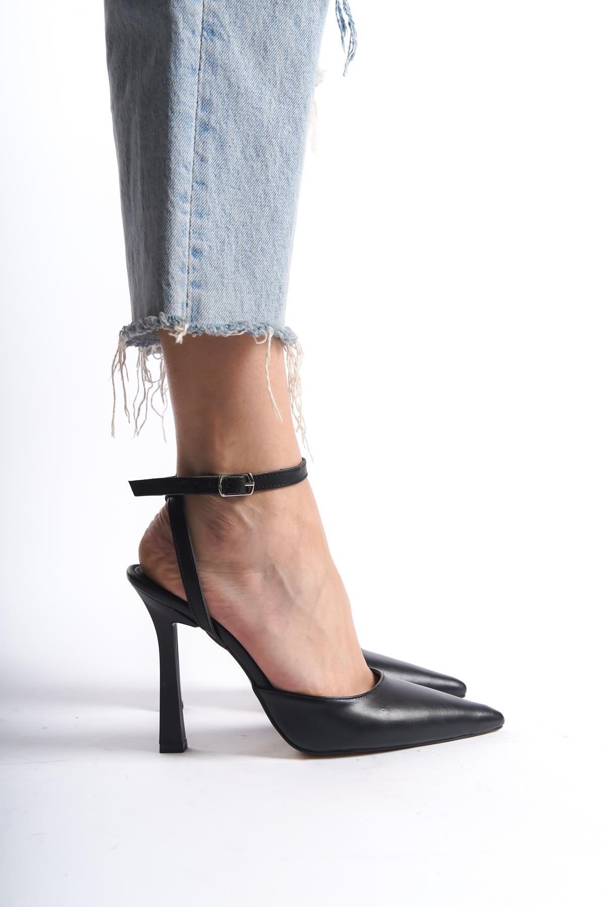 Gökhan Talay Arkası Bantlı Bilekten Bağlamalı Kadın Topuklu Ayakkabı Mabel
