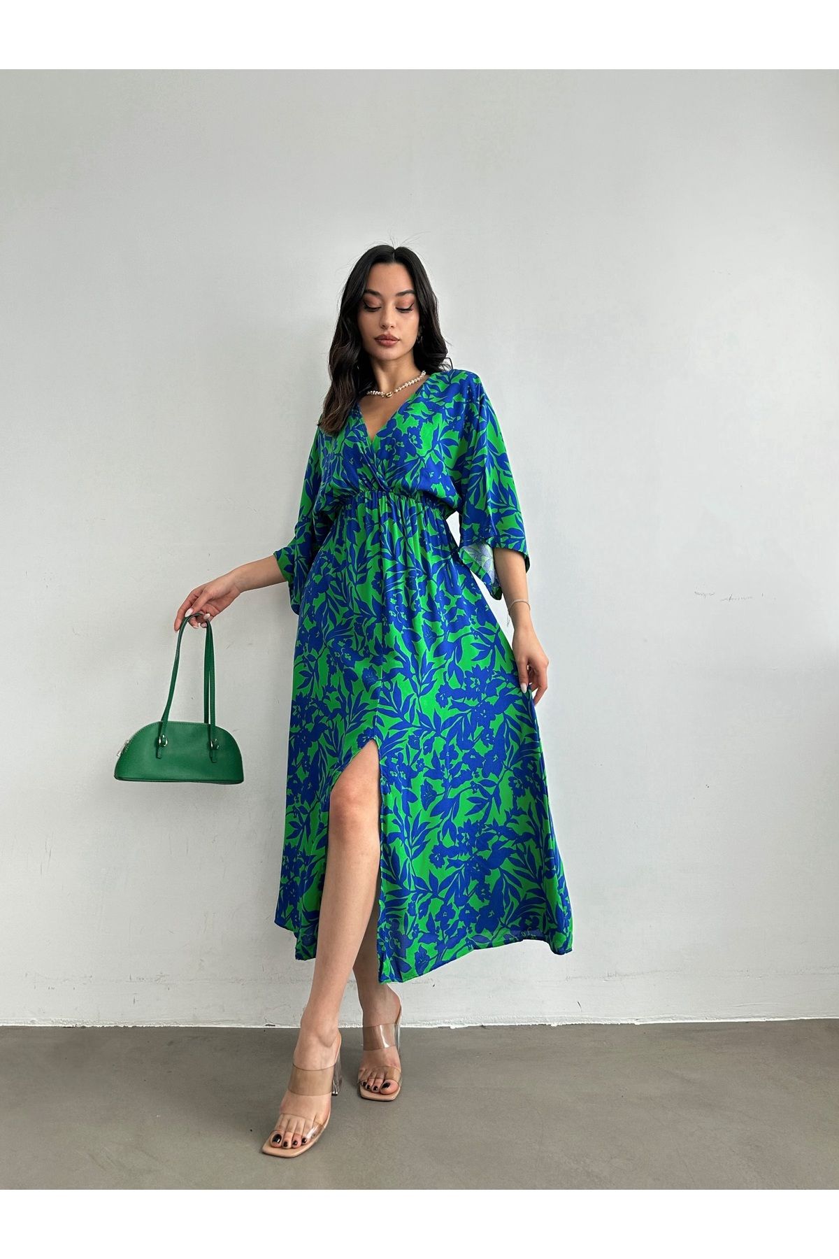 BEJNA Kadın Yeşil Kruvaze Yaka Yırtmaçlı Uzun Yazlık Elbise