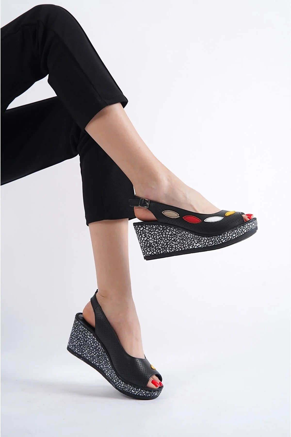 Deripabuc Hakiki Deri Siyah Dolgu Topuk Kadın Deri Sandalet Dp70-3001
