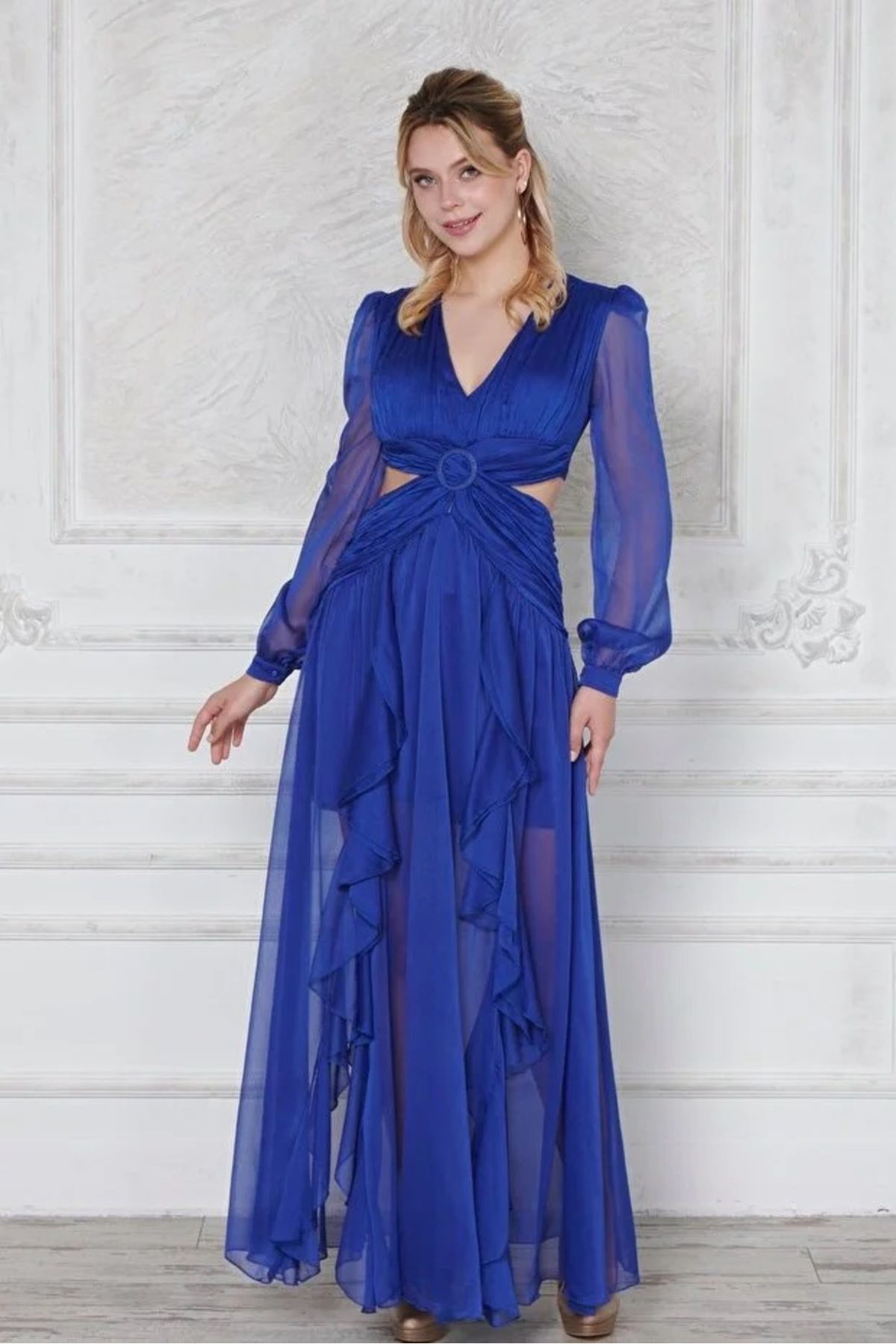 WOMAN VISION Saks Mavi Tül Kumaş Degaje Yaka Dekolte ve Aksesuar Detay Eteği Fırfırlı Tasarım Maxi Elbise 9268